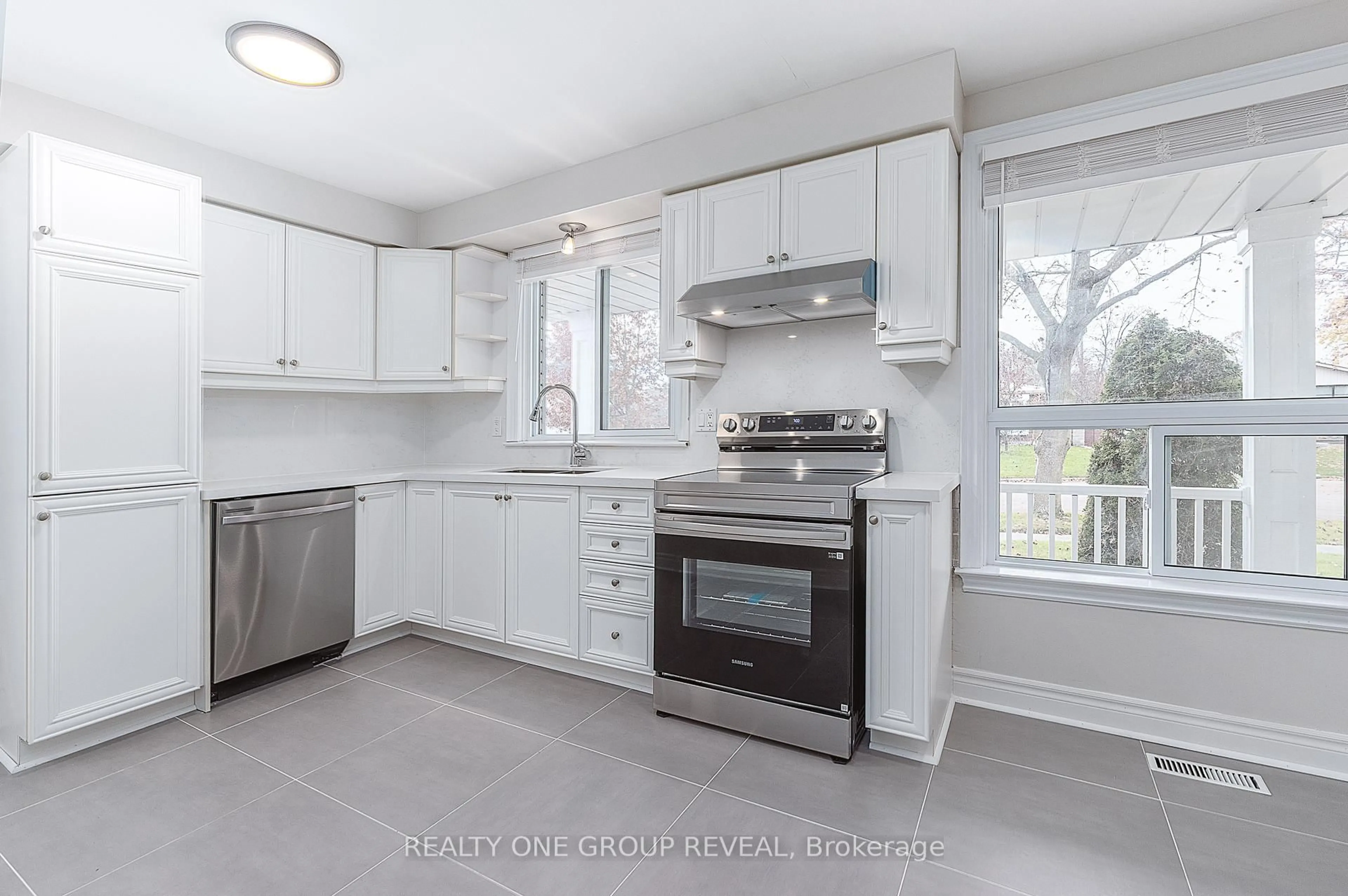 Open concept kitchen, unknown for 14 Taylor Rd, Ajax Ontario L1S 2X4