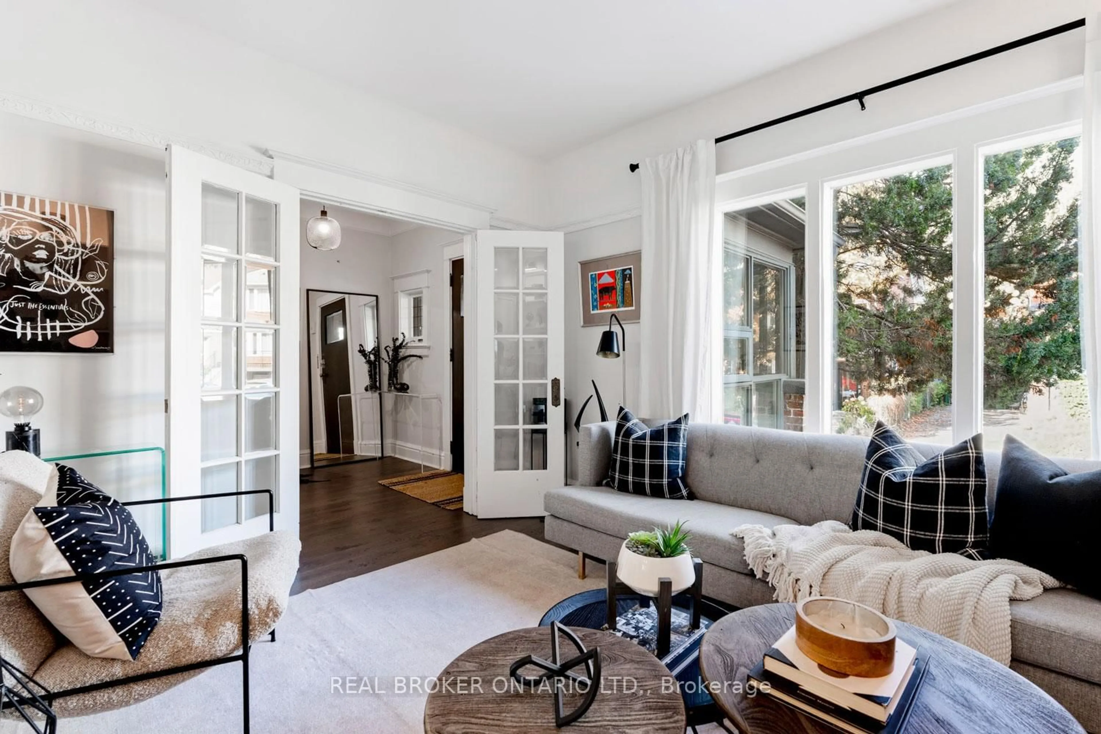 Indoor entryway for 7 Juniper Ave, Toronto Ontario M4L 1S1