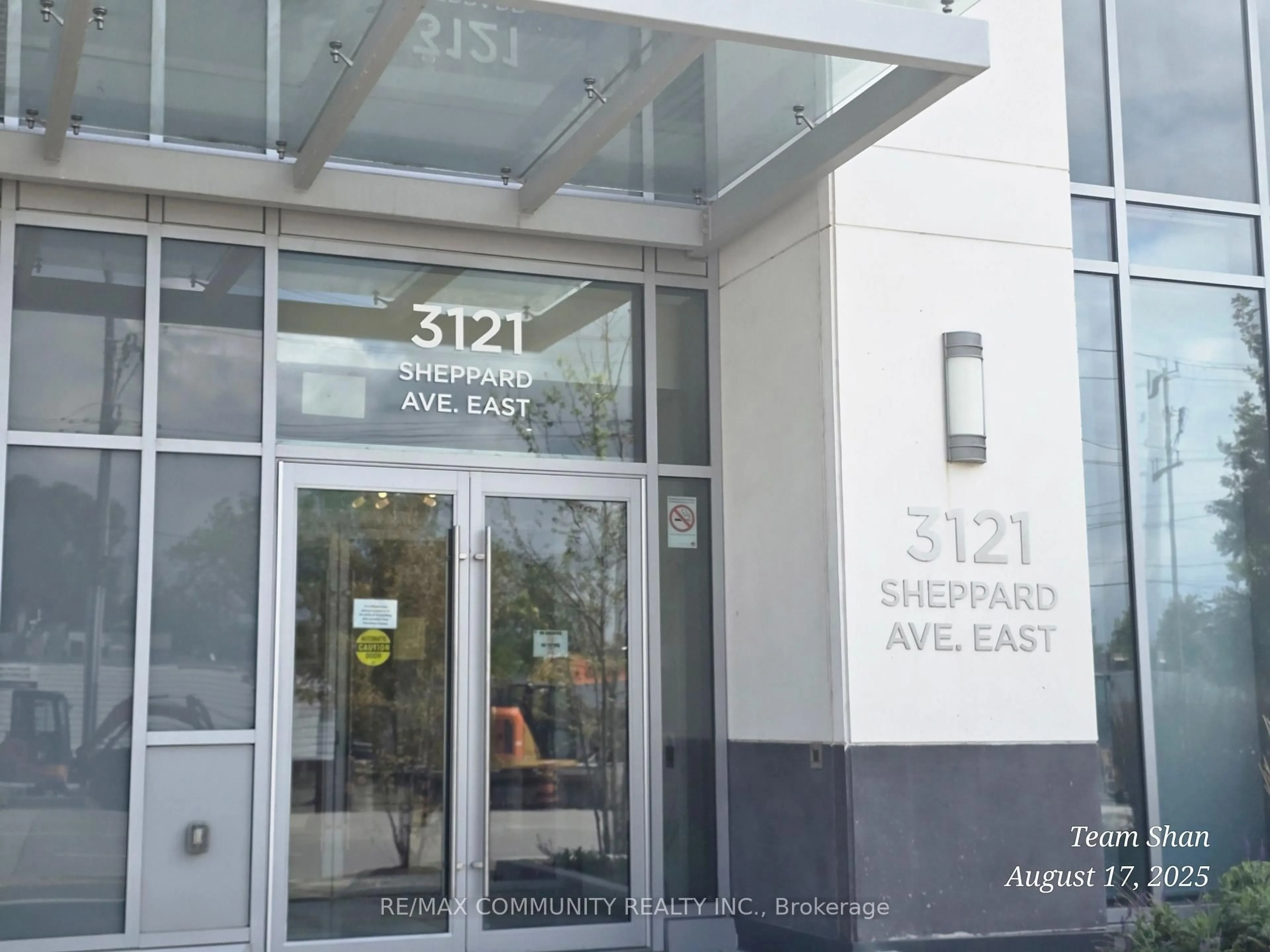 Indoor foyer for 3121 Sheppard Ave #518, Toronto Ontario M1T 0B6