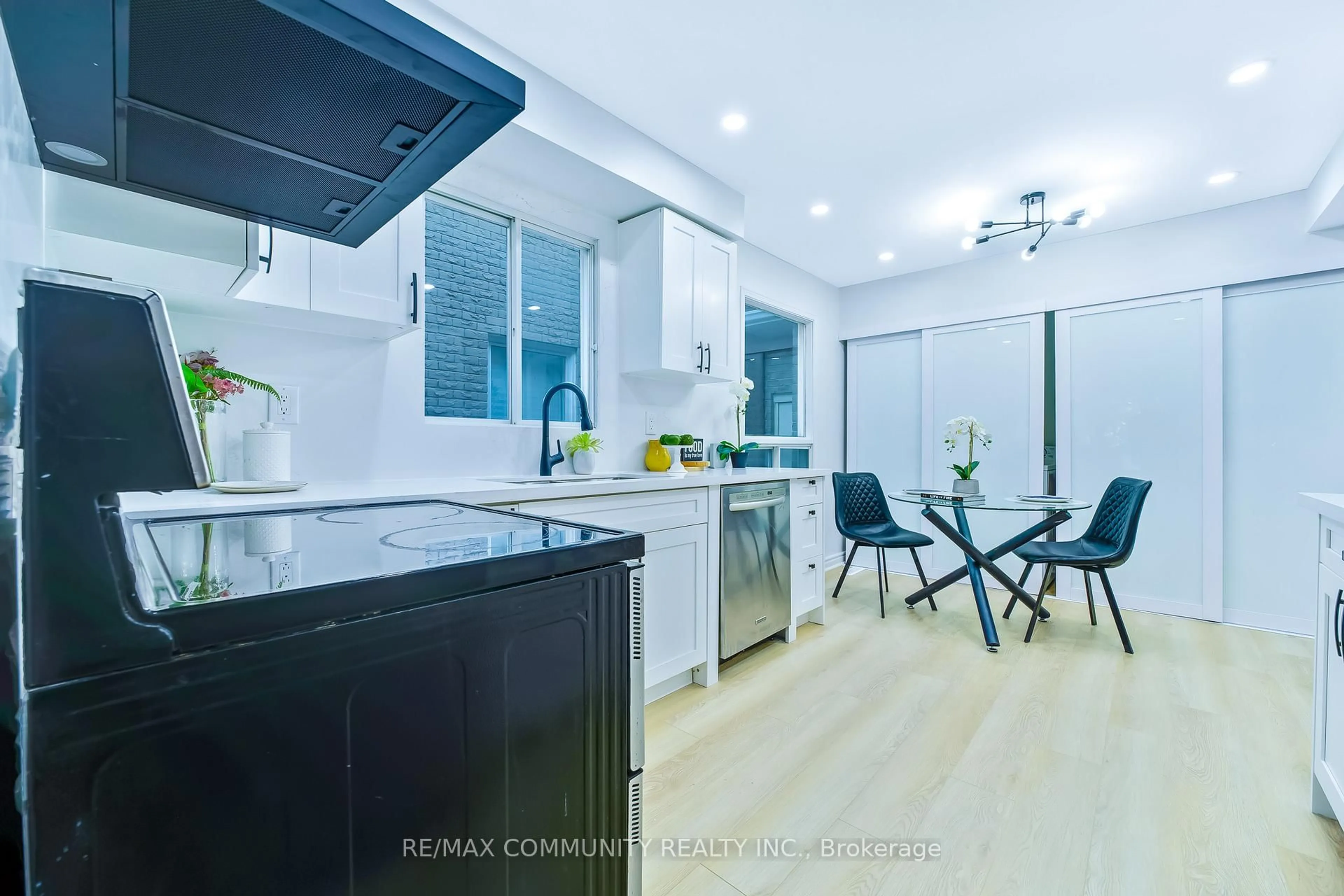 Open concept kitchen, ceramic/tile floor for 89 Hewitt Cres, Ajax Ontario L1S 7B6