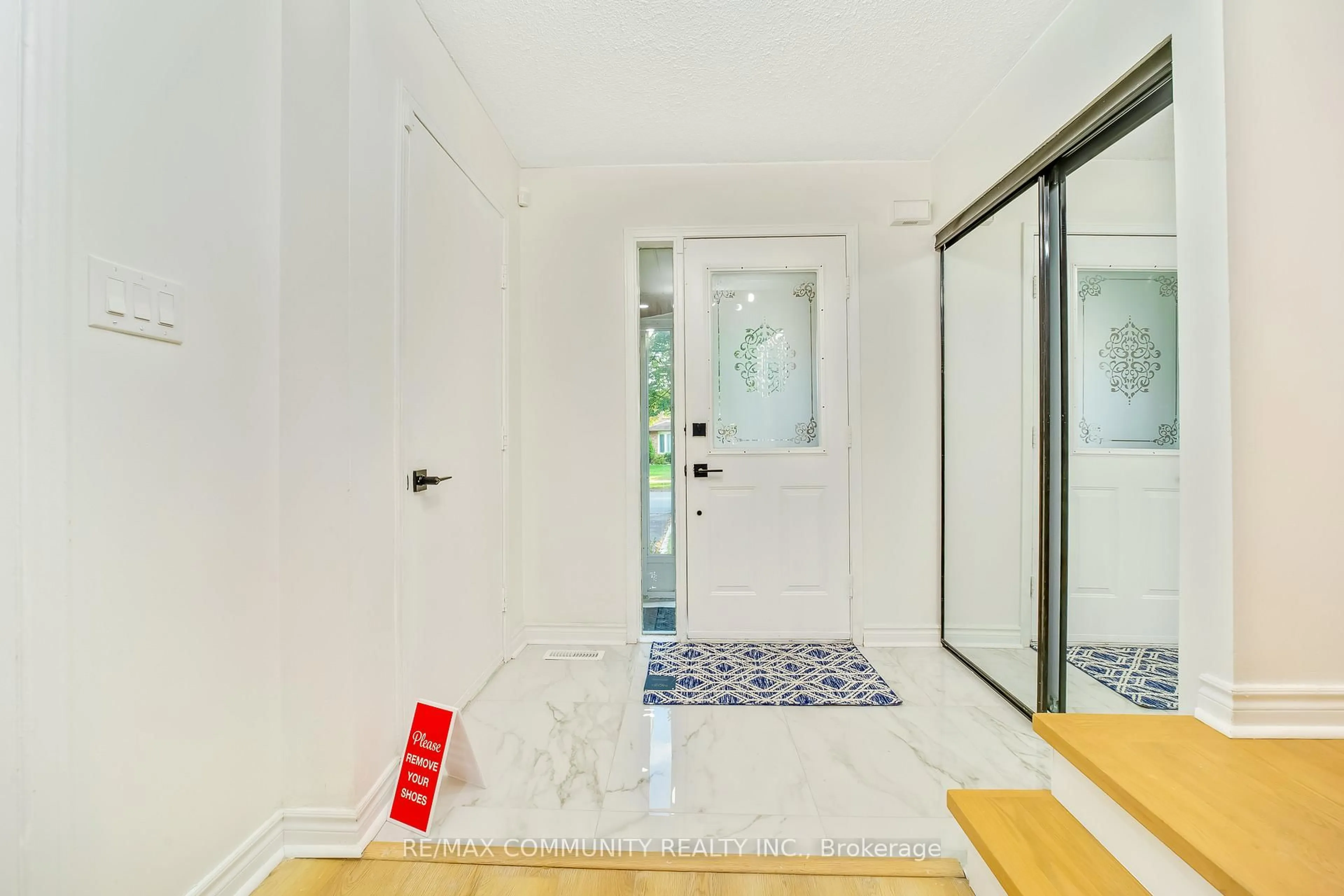 Indoor entryway for 89 Hewitt Cres, Ajax Ontario L1S 7B6