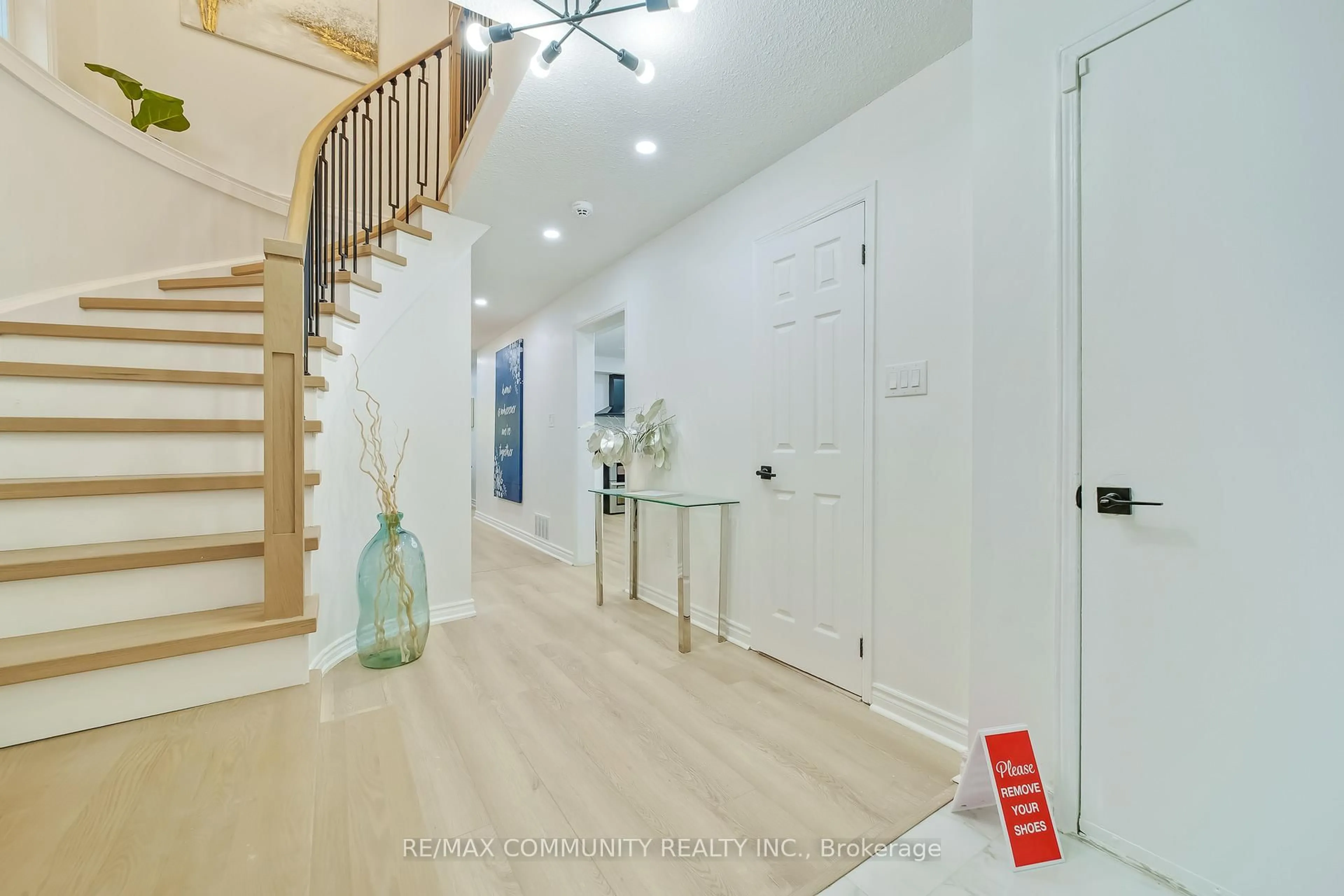 Indoor entryway for 89 Hewitt Cres, Ajax Ontario L1S 7B6