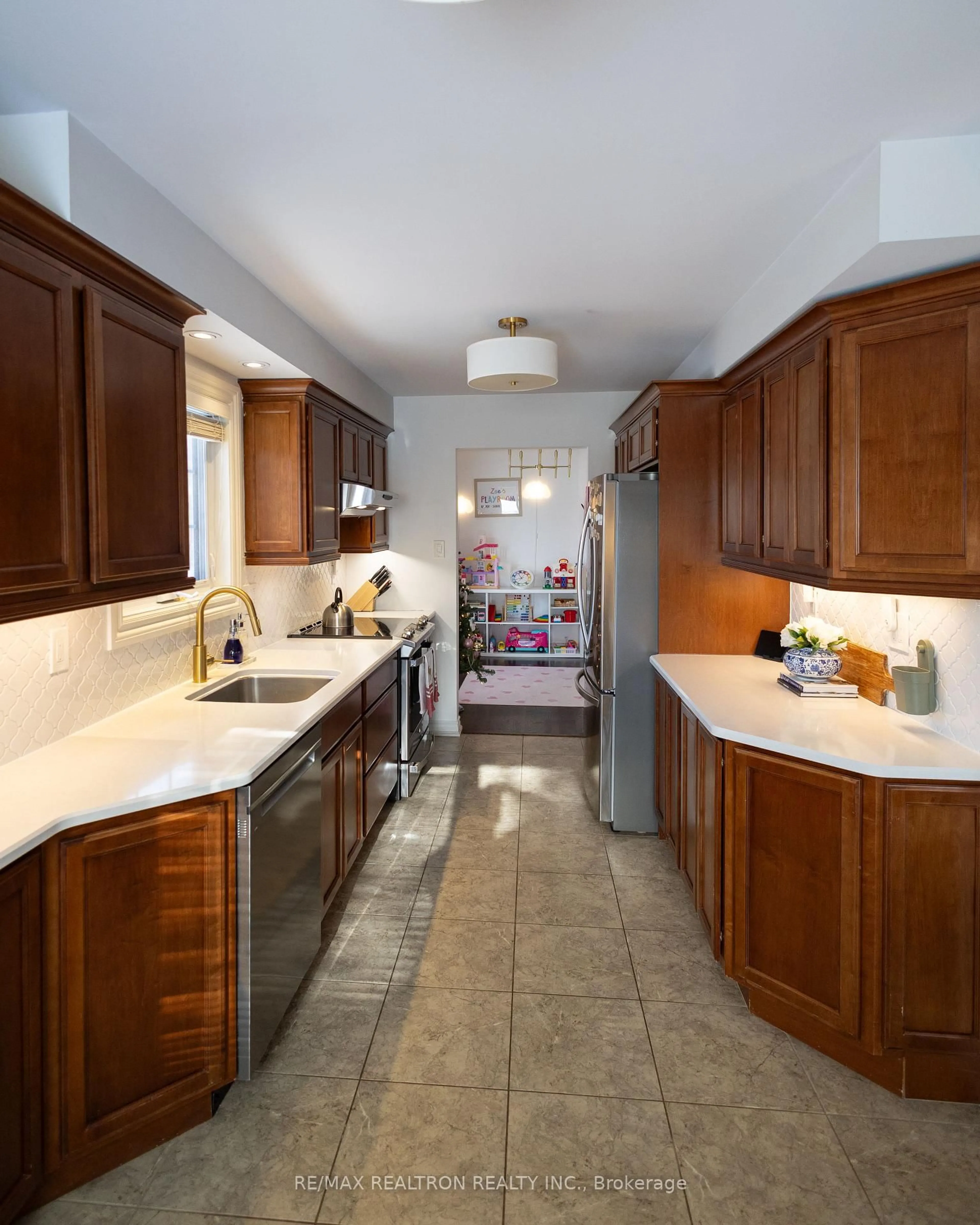 Unknown for 117 Timber Mill Ave, Whitby Ontario L1R 2H4