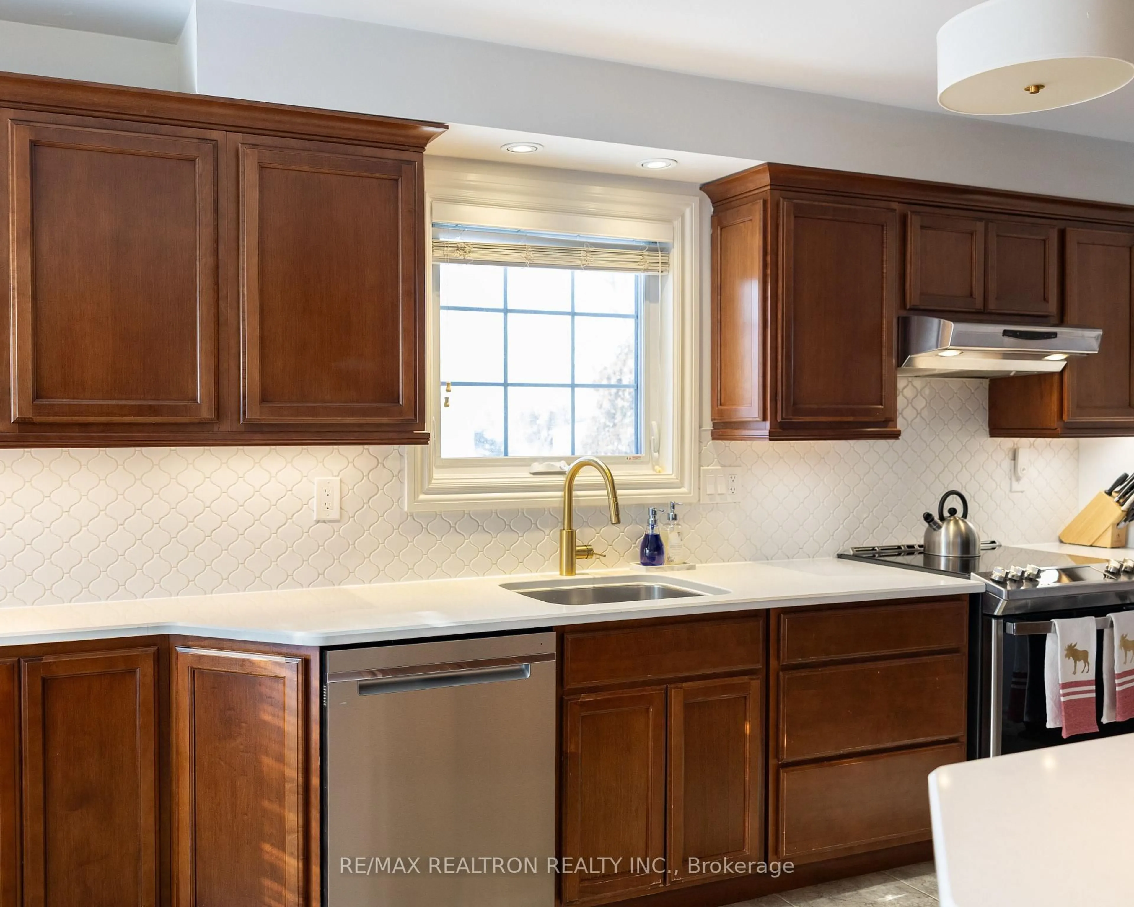 Unknown for 117 Timber Mill Ave, Whitby Ontario L1R 2H4