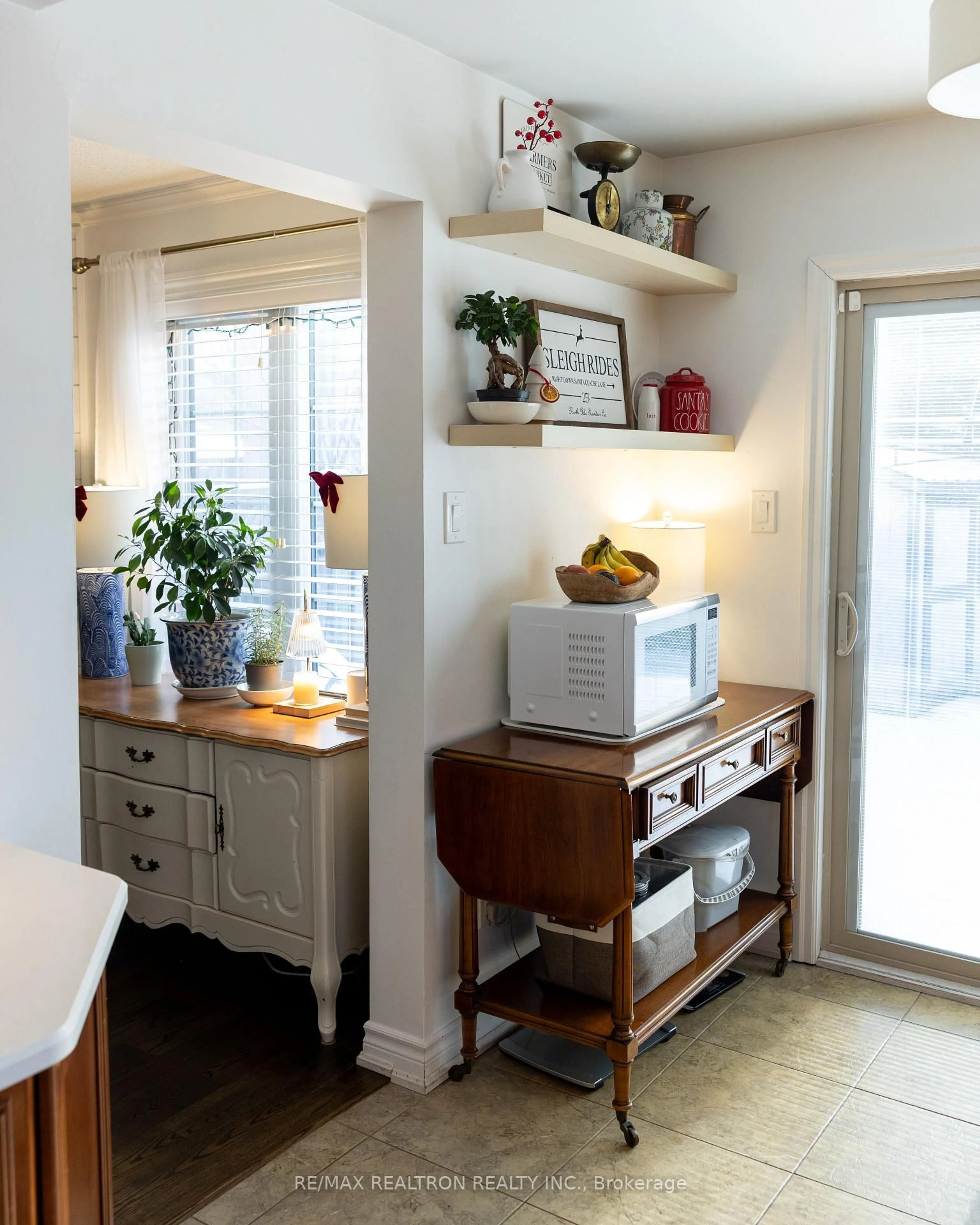 Unknown for 117 Timber Mill Ave, Whitby Ontario L1R 2H4