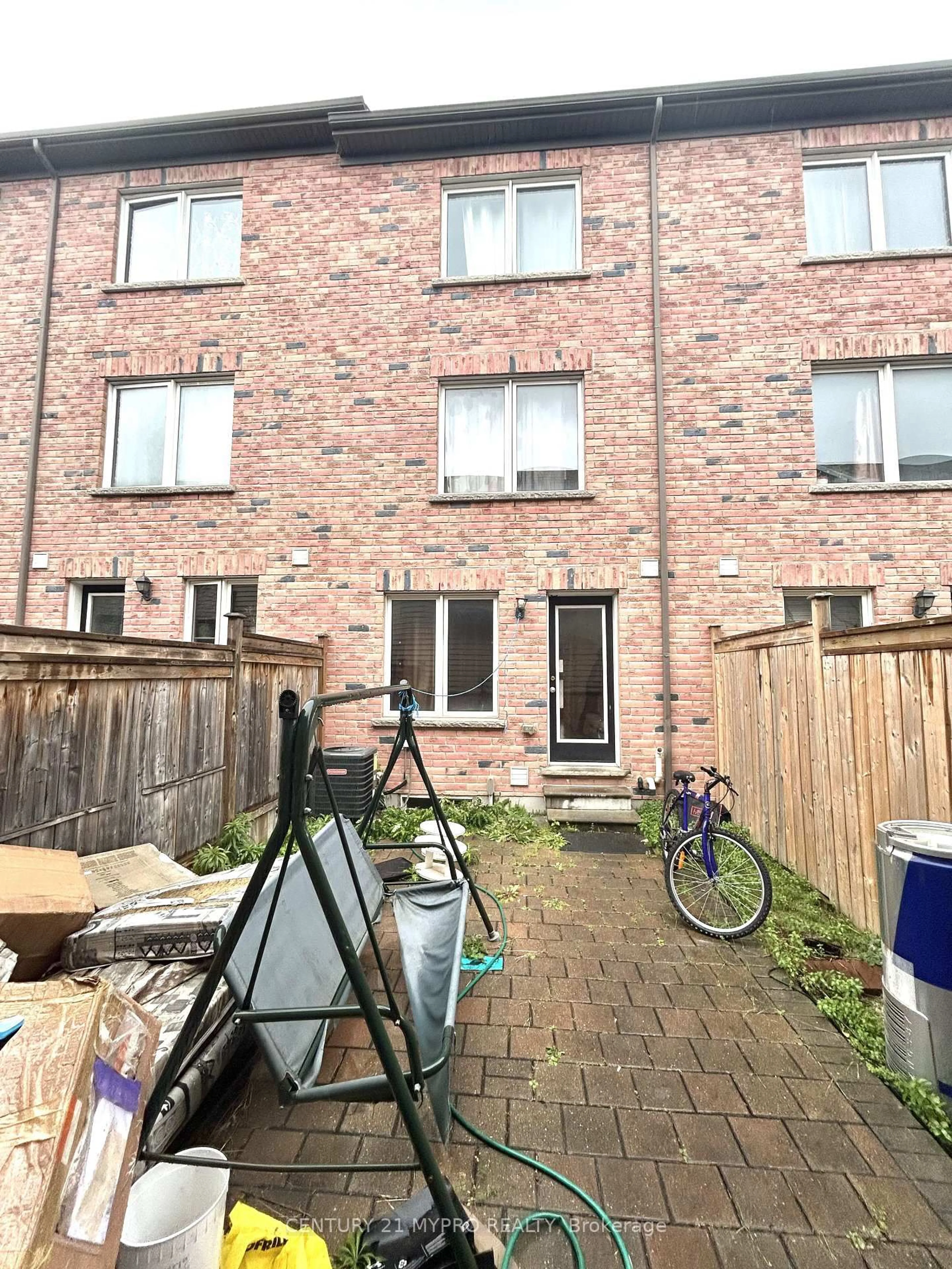 Patio, street for 20 Zezel Way, Toronto Ontario M1P 0C3