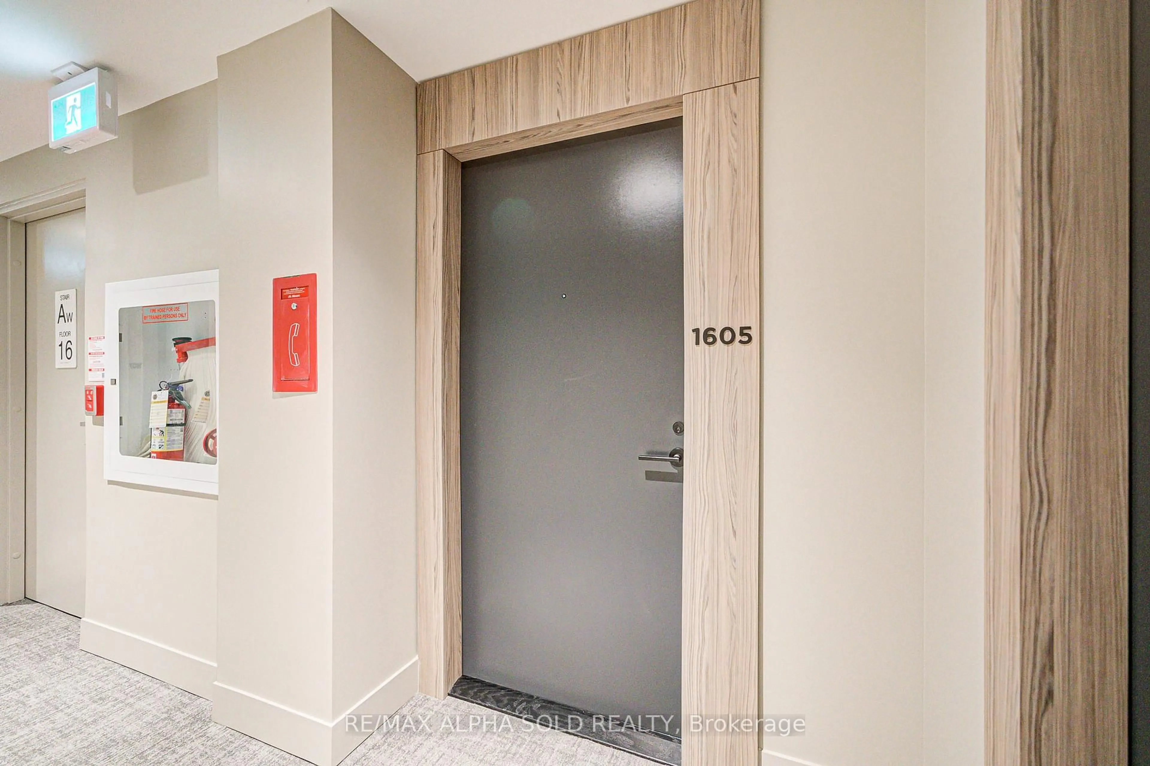 Indoor entryway for 1606 Charles St #1605, Whitby Ontario L1N 0P1