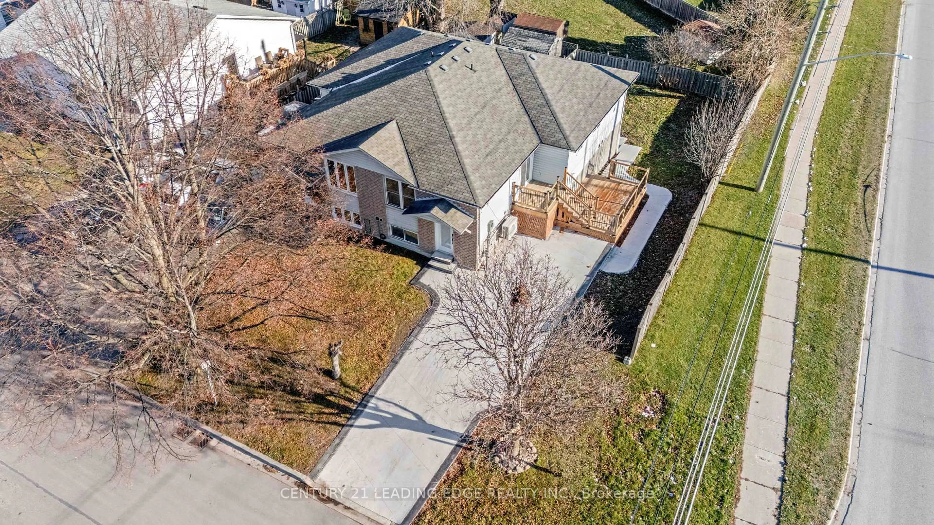 A pic from outside/outdoor area/front of a property/back of a property/a pic from drone, street for 1 LOCKHART Gate, Clarington Ontario L1C 4K9