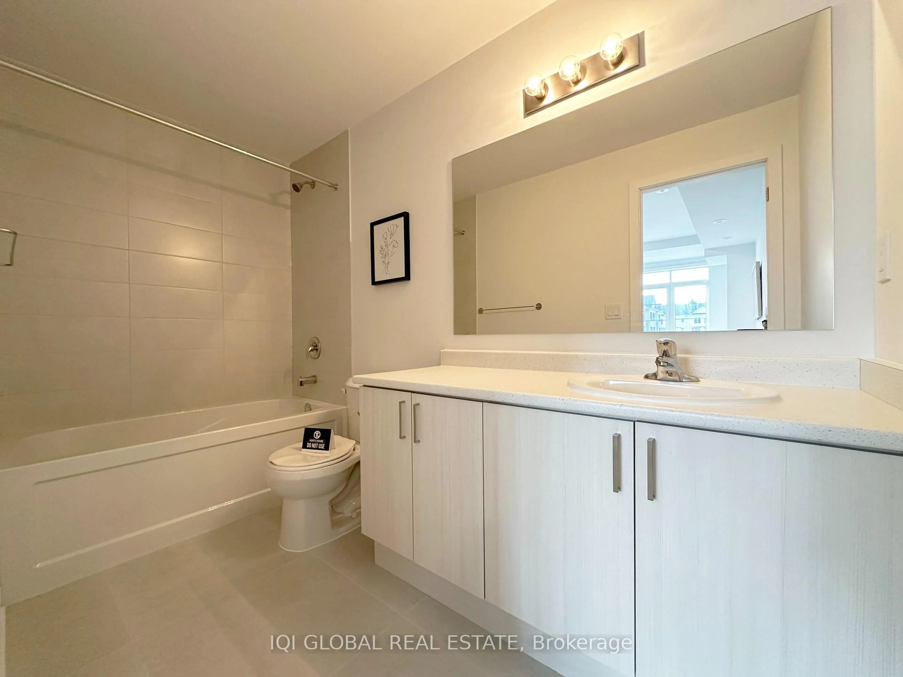 Standard bathroom, ceramic/tile floor for 1655 Palmers Sawmill Rd #114, Pickering Ontario L1X 0R3