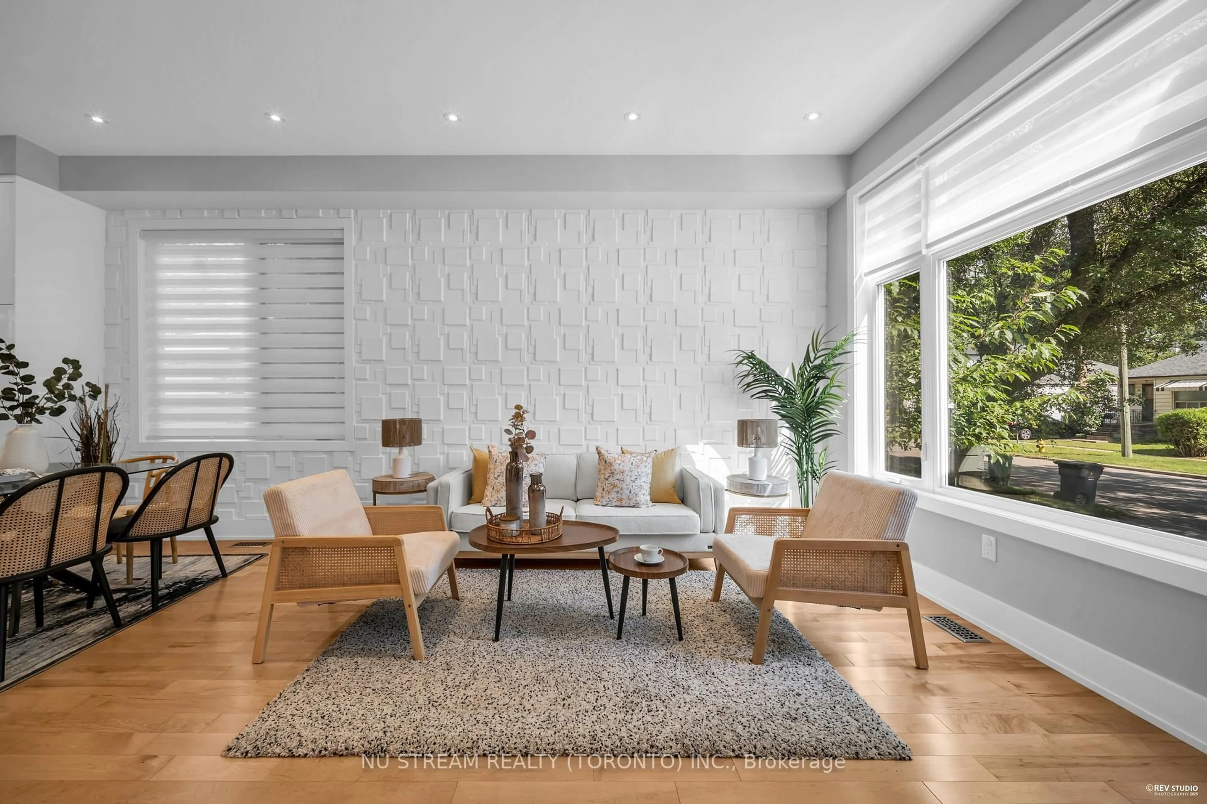 Living room with furniture, unknown for 4 Westbourne Ave, Toronto Ontario M1L 2X9