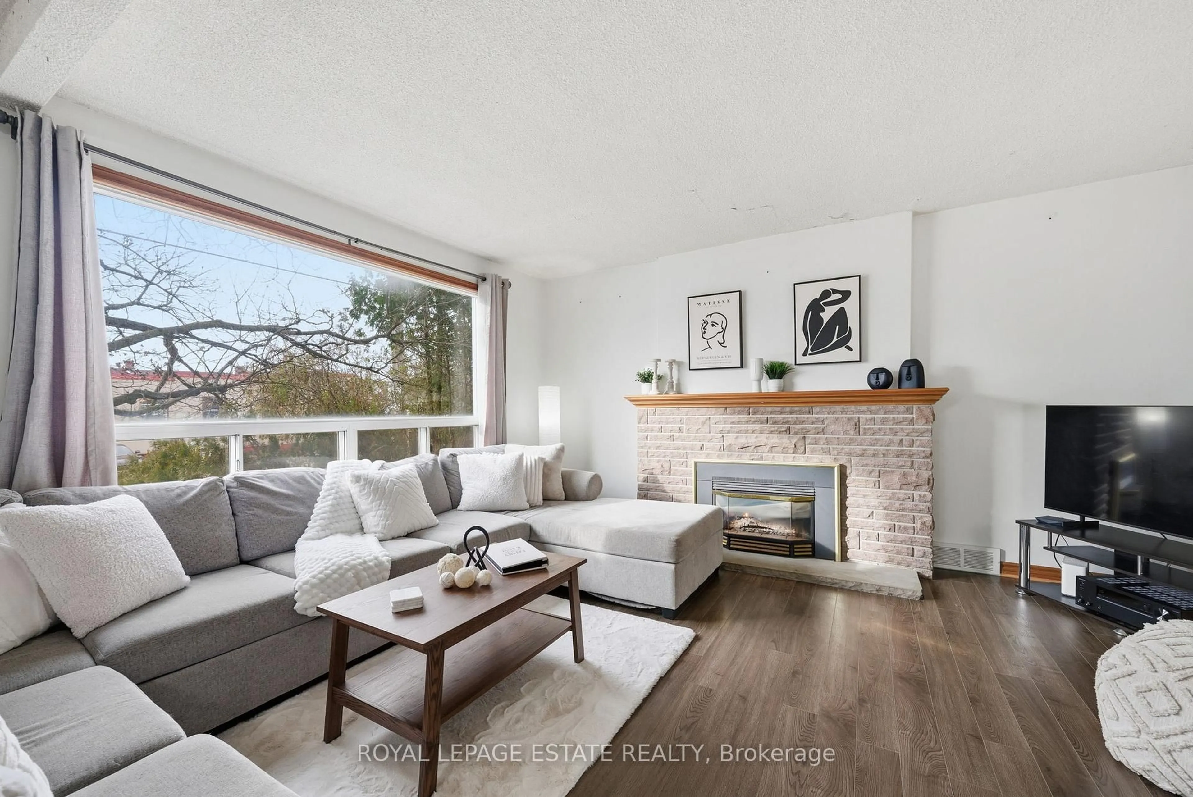 Living room with furniture, wood/laminate floor for 349 Oshawa Blvd, Oshawa Ontario L1H 5S3