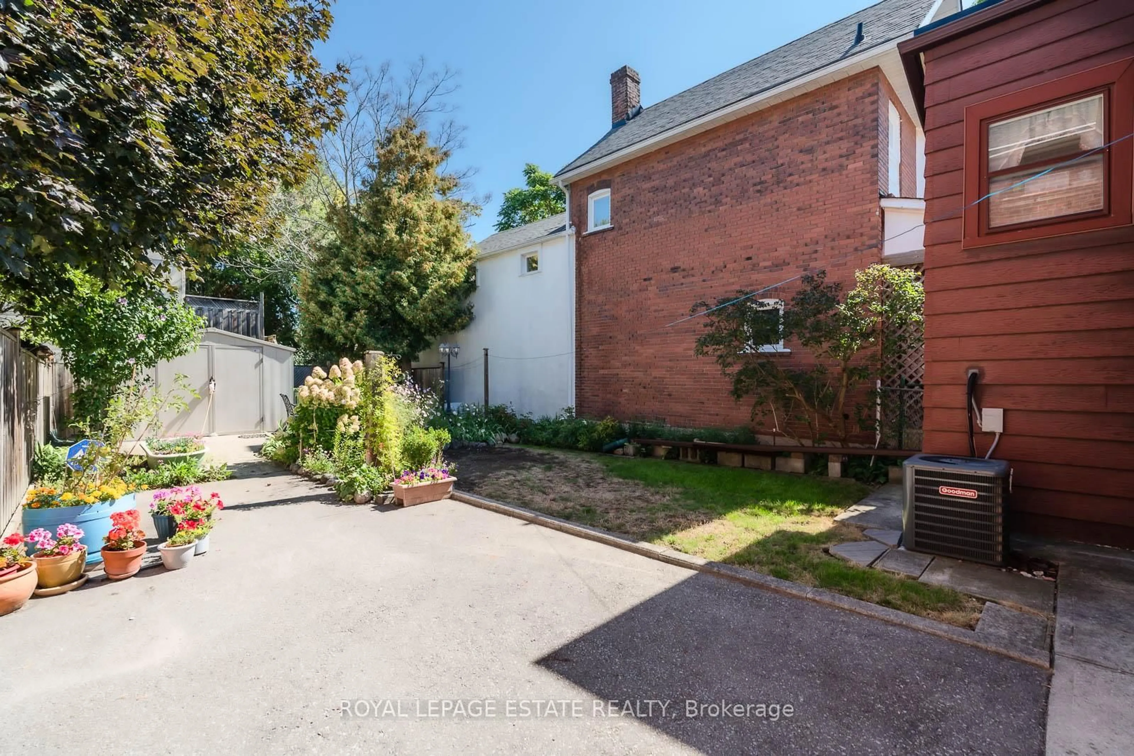 A pic from outside/outdoor area/front of a property/back of a property/a pic from drone, street for 297 Cedarvale Ave, Toronto Ontario M4C 4K3