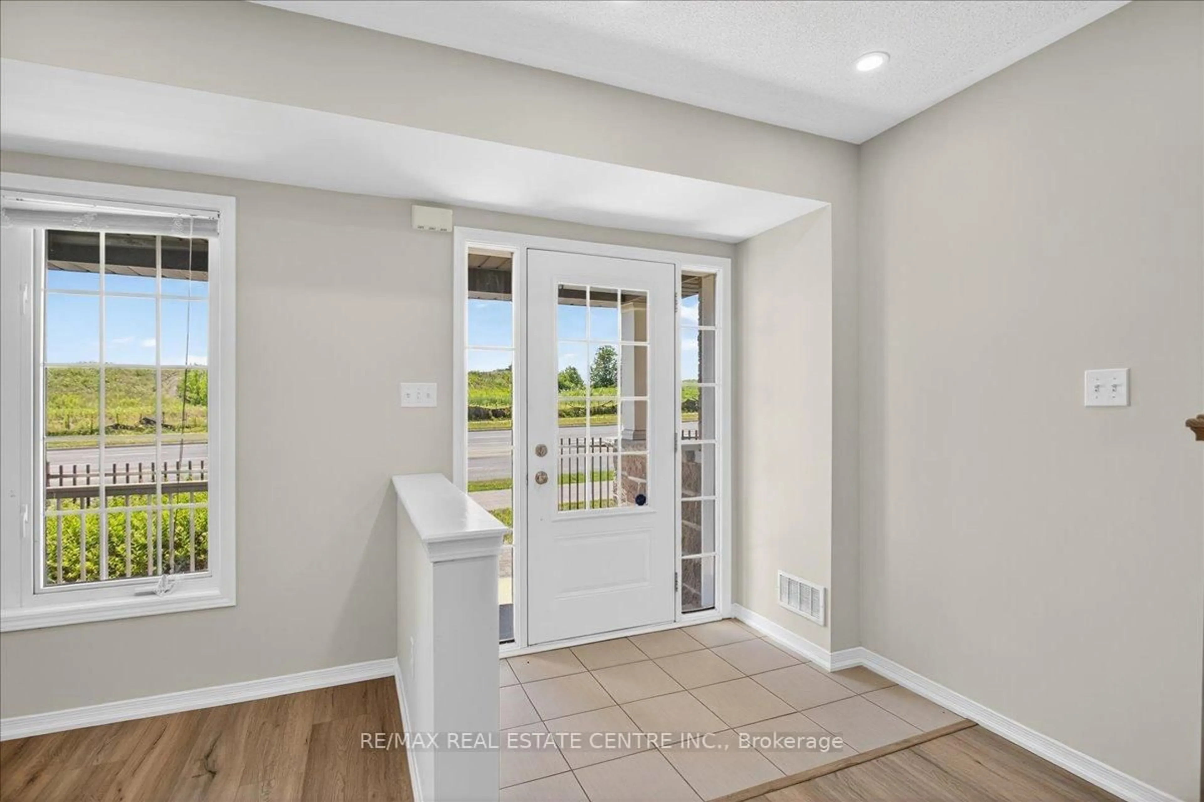 Indoor entryway for 1373 Salem Rd, Ajax Ontario L1Z 0R9