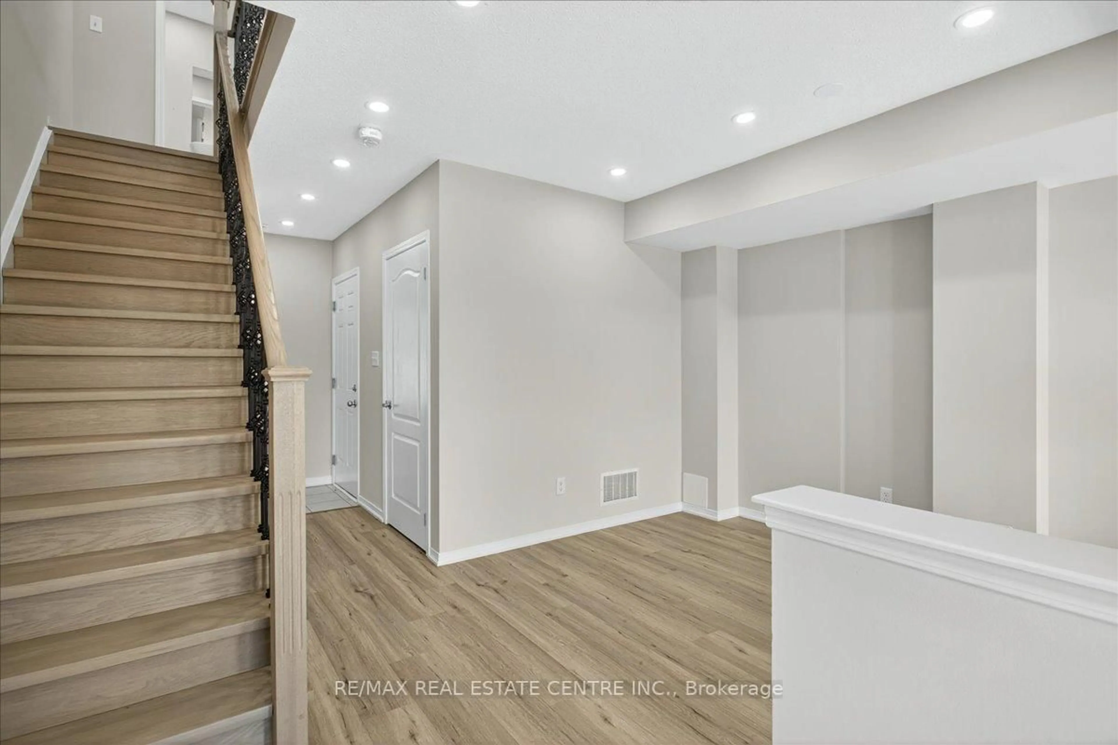 Indoor entryway for 1373 Salem Rd, Ajax Ontario L1Z 0R9