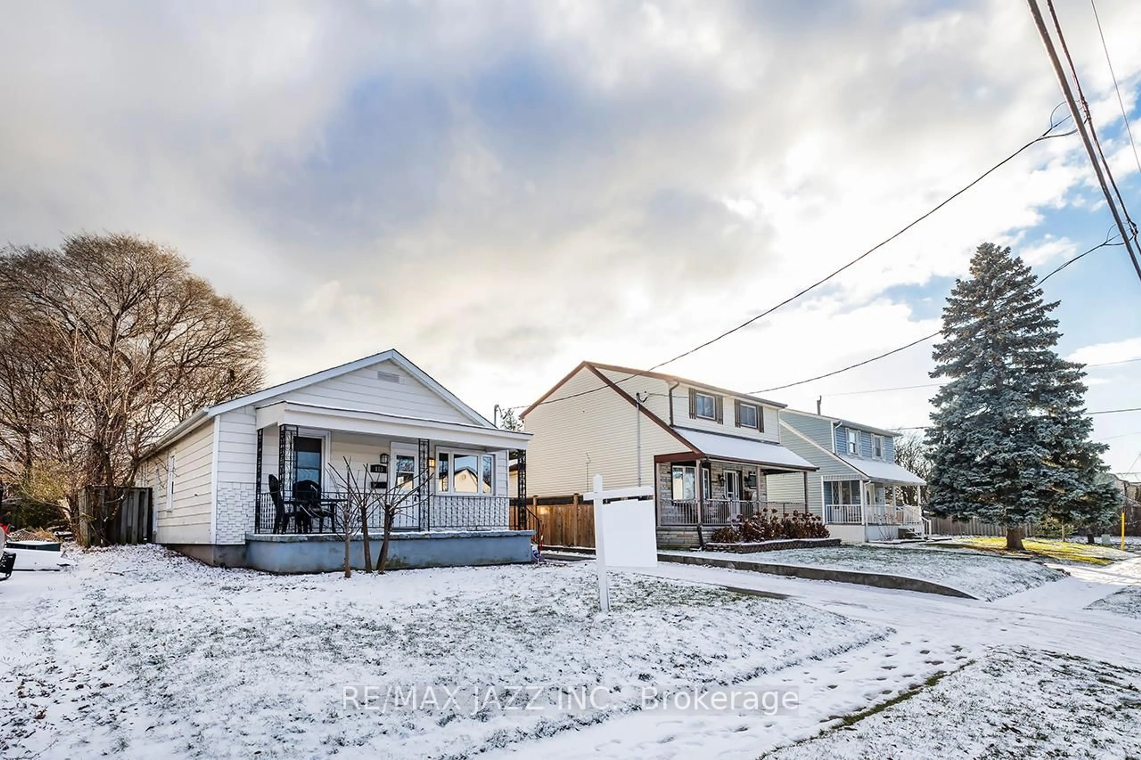 A pic from outside/outdoor area/front of a property/back of a property/a pic from drone, street for 183 Conant St, Oshawa Ontario L1H 3R9