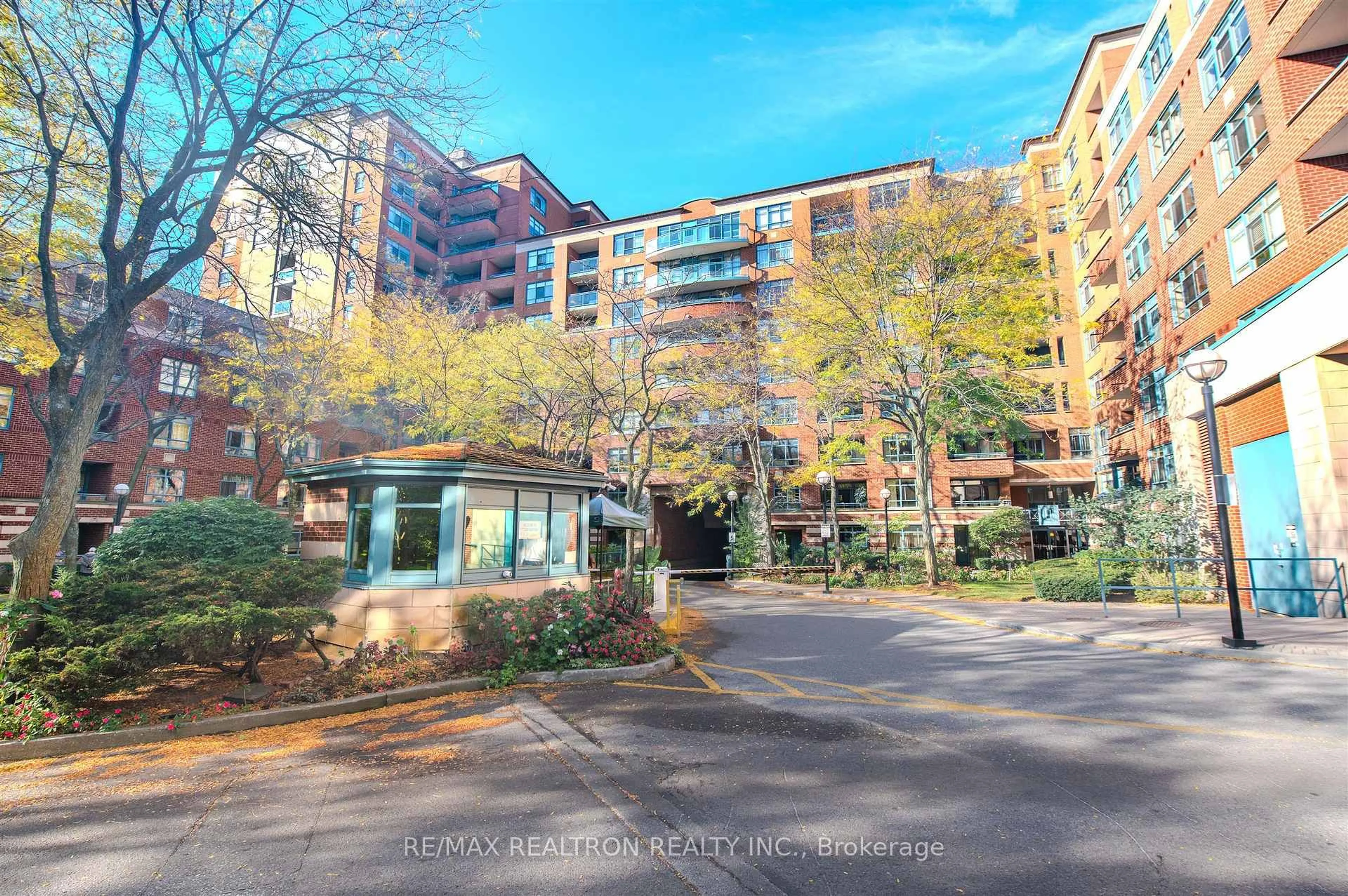 A pic from outside/outdoor area/front of a property/back of a property/a pic from drone, street for 1091 Kingston Rd #429, Toronto Ontario M1N 4E5