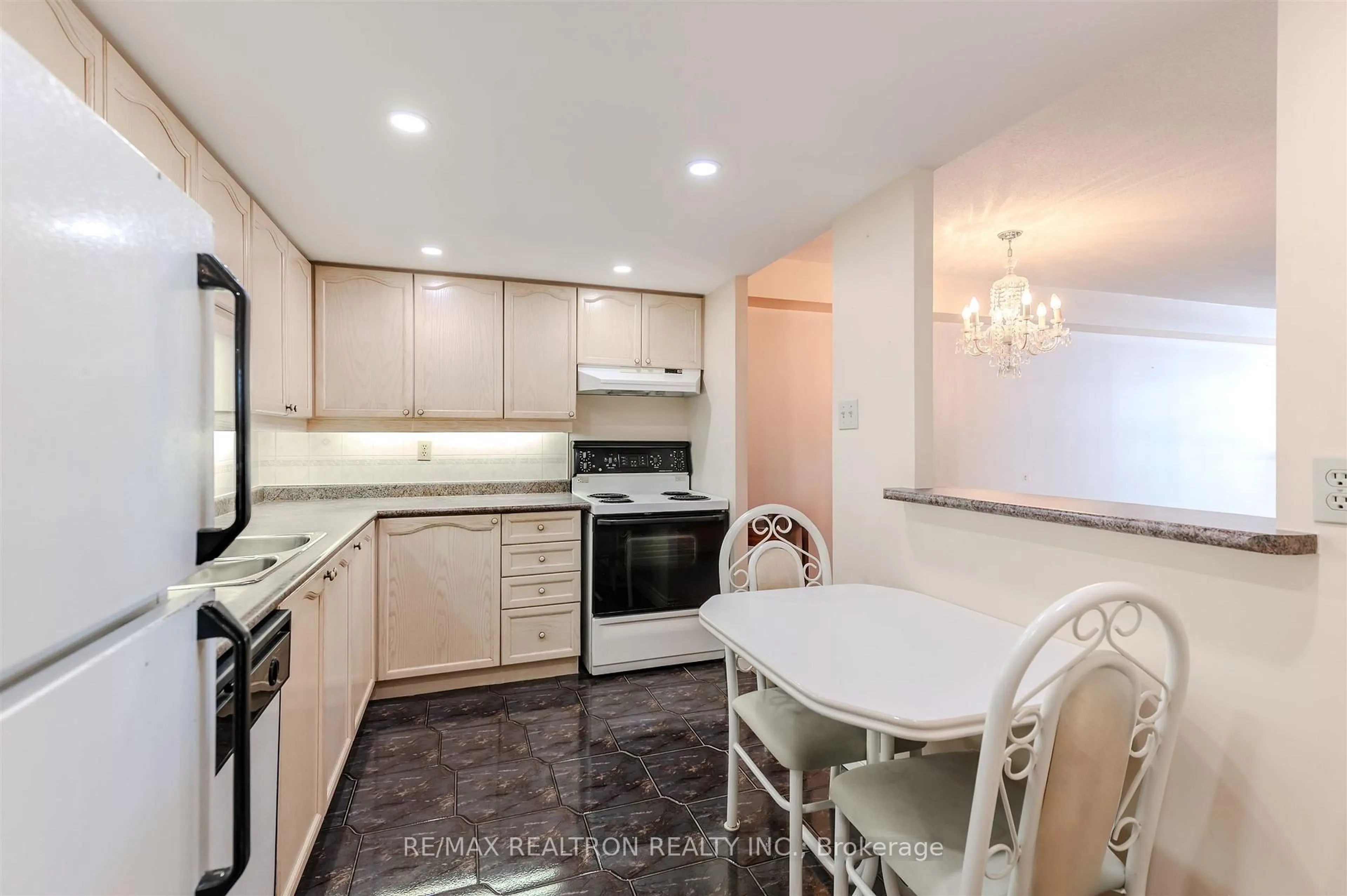 Open concept kitchen, ceramic/tile floor for 1091 Kingston Rd #429, Toronto Ontario M1N 4E5