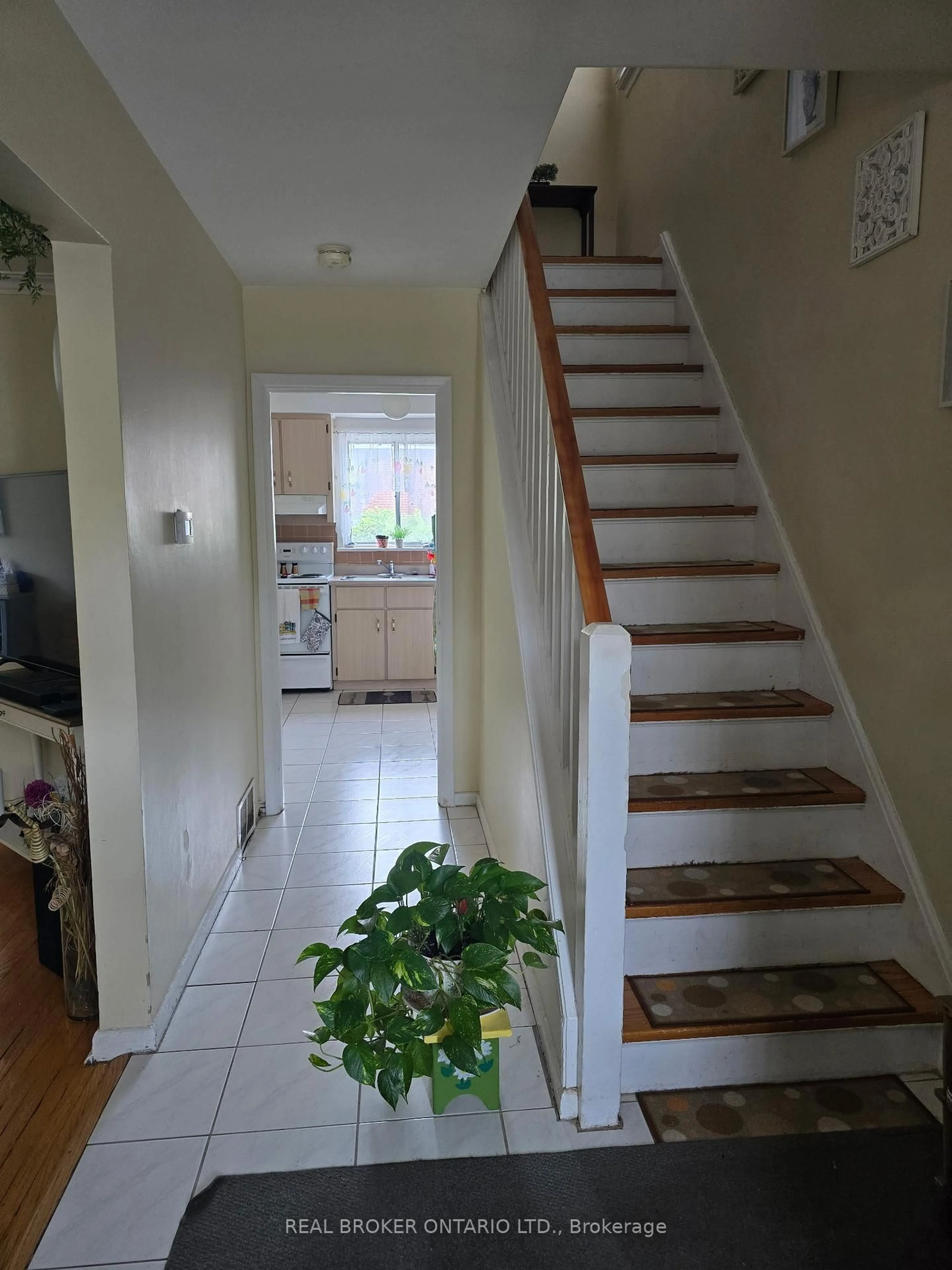 Unknown for 82 Minerva Ave, Toronto Ontario M1M 1V5