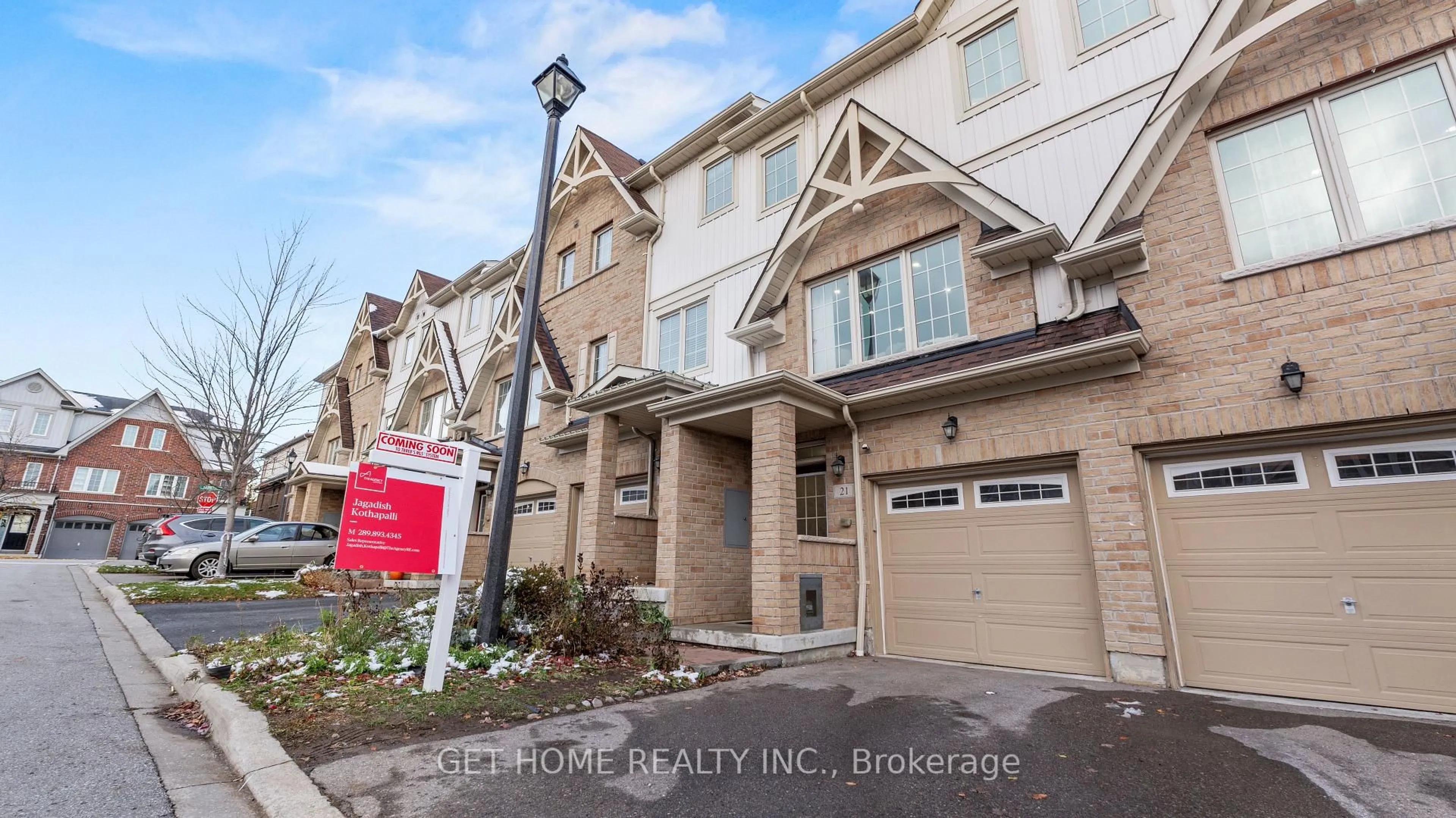 A pic from outside/outdoor area/front of a property/back of a property/a pic from drone, street for 21 Benjamin Way, Whitby Ontario L1N 0K7