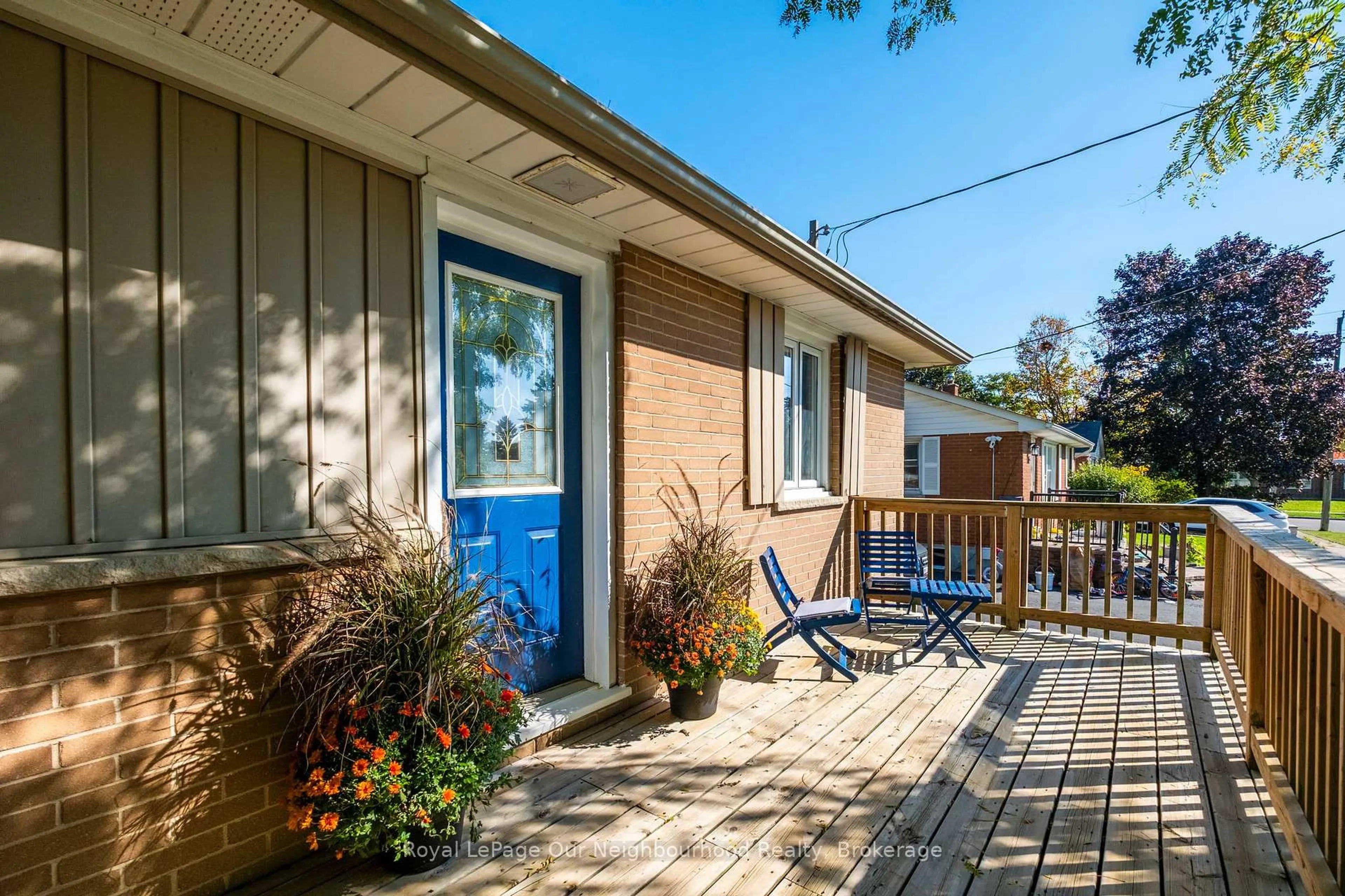 Patio, street for 205 Lee Ave, Whitby Ontario L1N 5L3