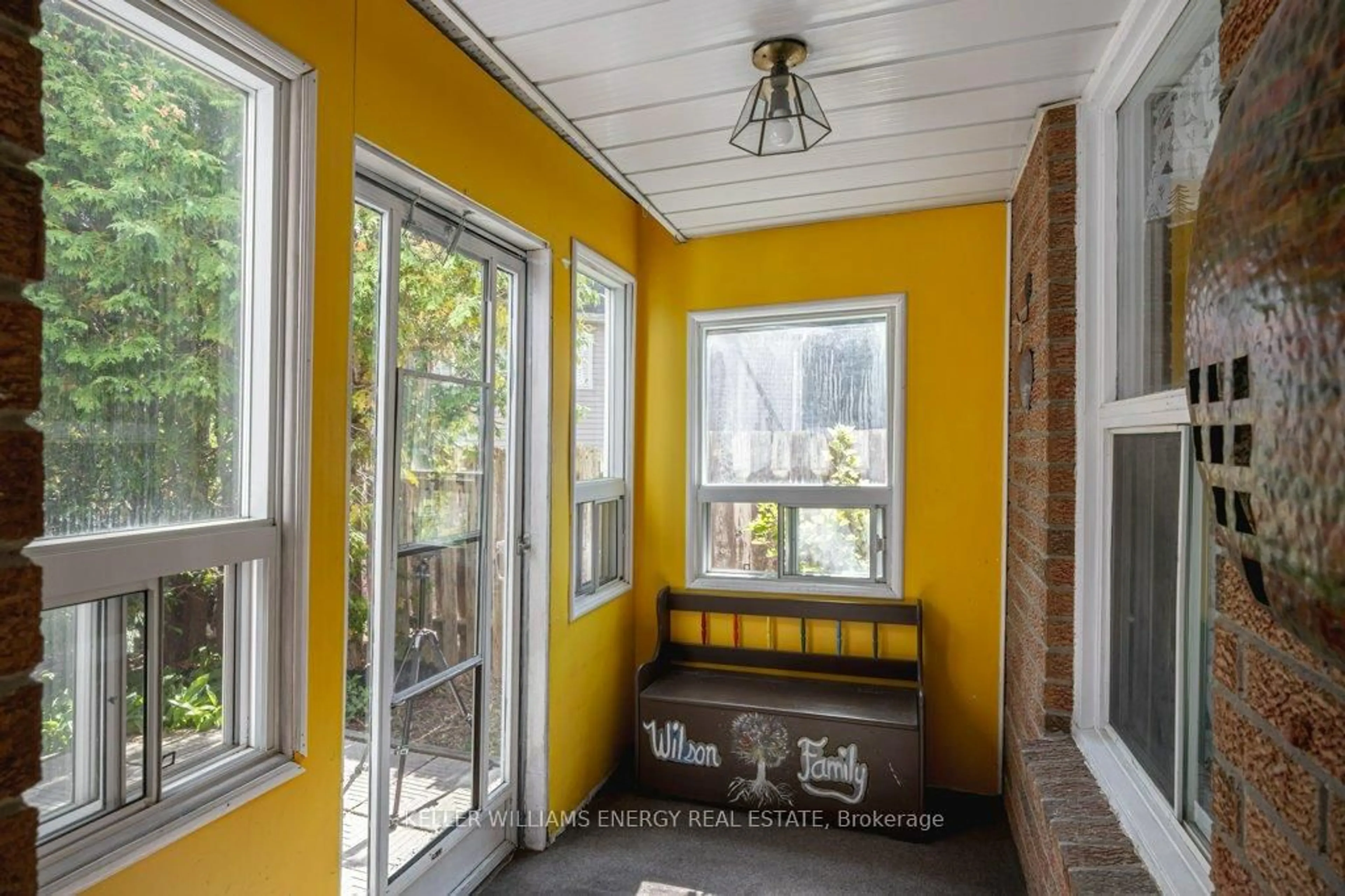 Unknown for 17 Barrow Crt, Whitby Ontario L1P 1E4