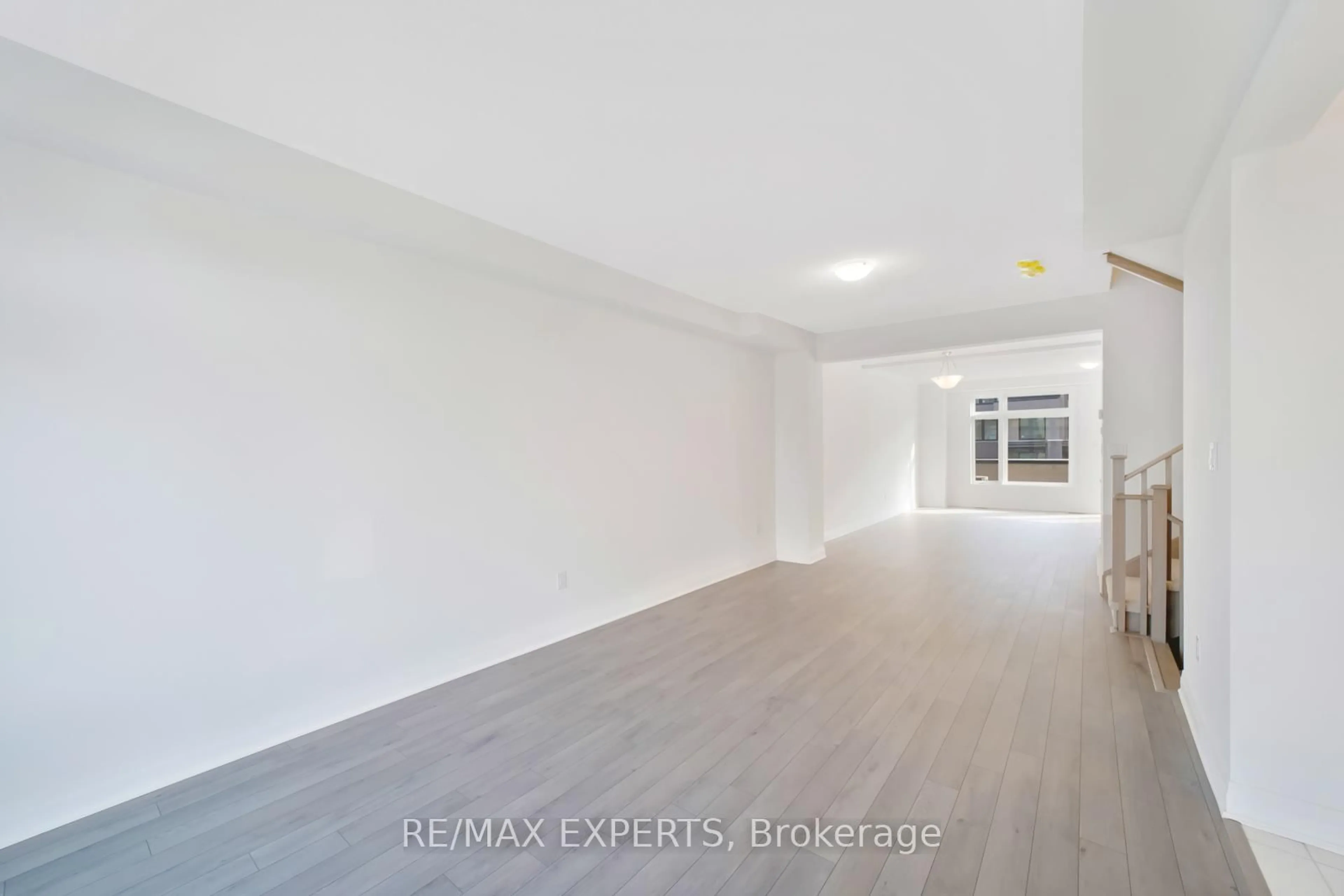 A pic of a room for 793 Conlin Rd, Oshawa Ontario L1K 3G4