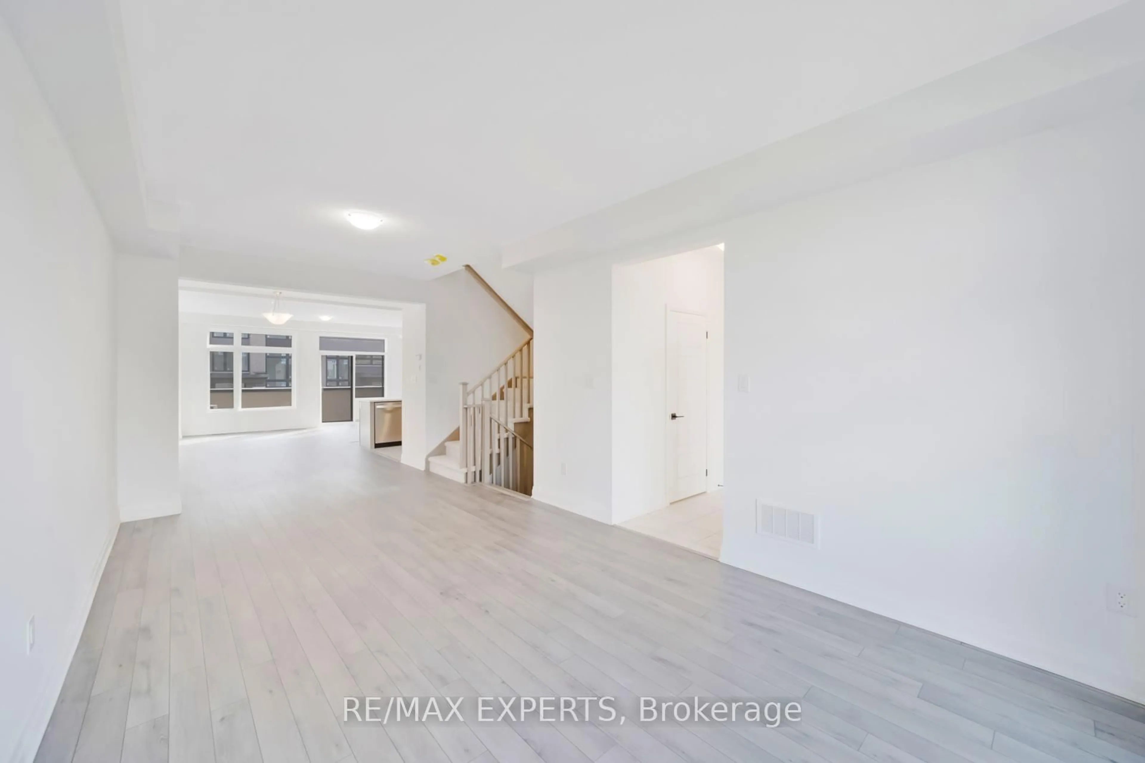 A pic of a room for 793 Conlin Rd, Oshawa Ontario L1K 3G4