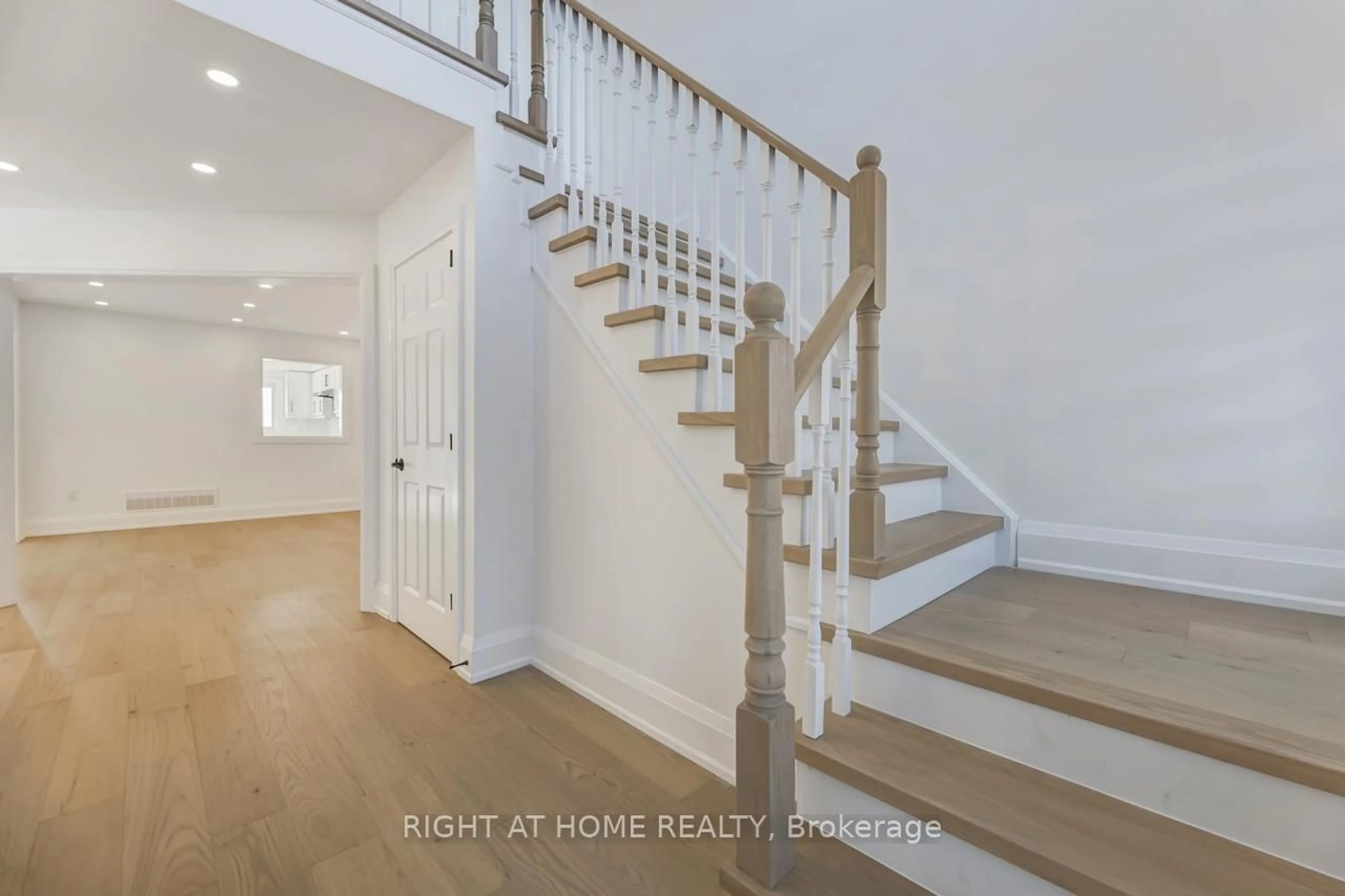 Indoor entryway for 37 Oceanpearl Cres, Whitby Ontario L1N 0C5