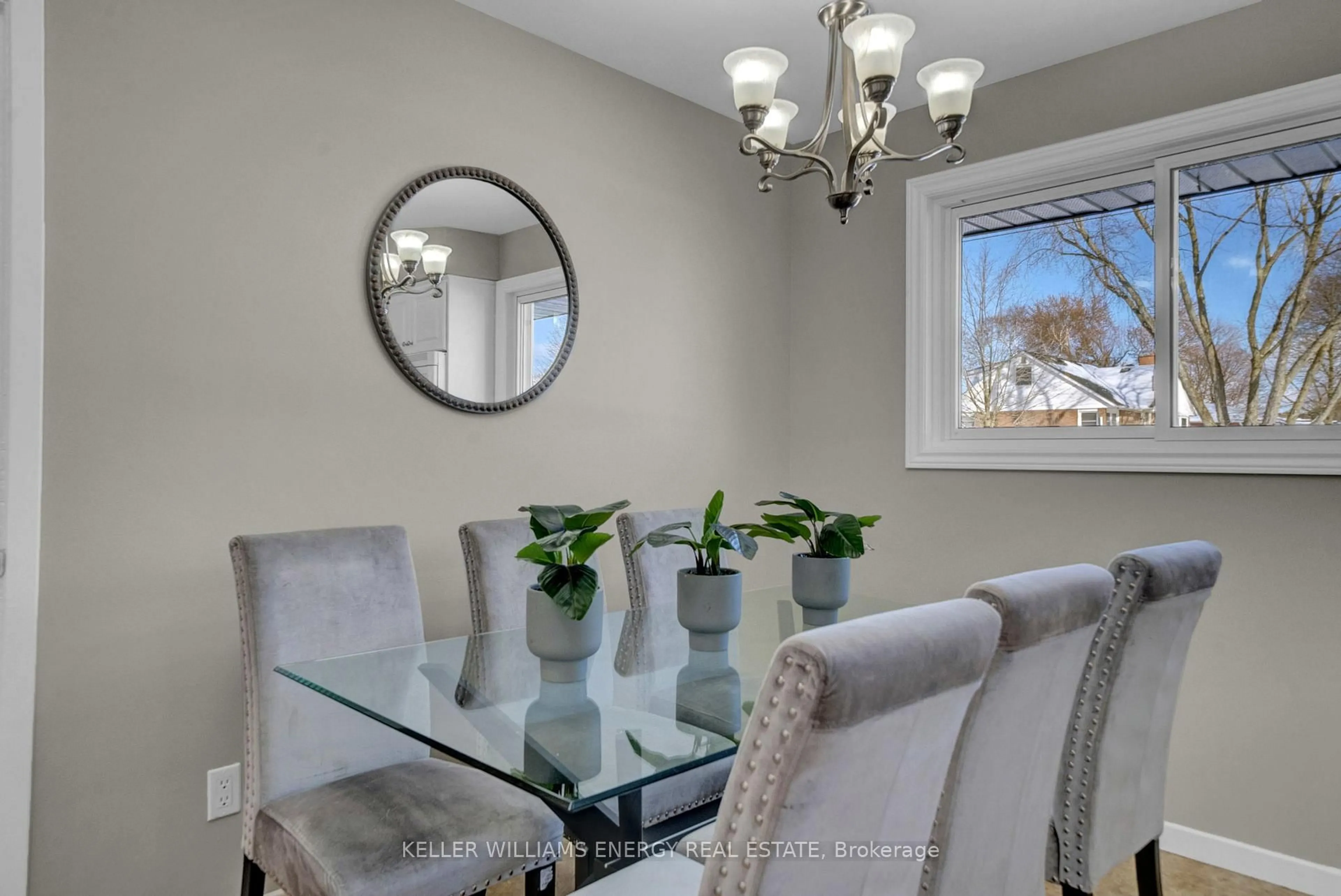 Dining room, unknown for 2086 Avalon St, Oshawa Ontario L1L 1A7