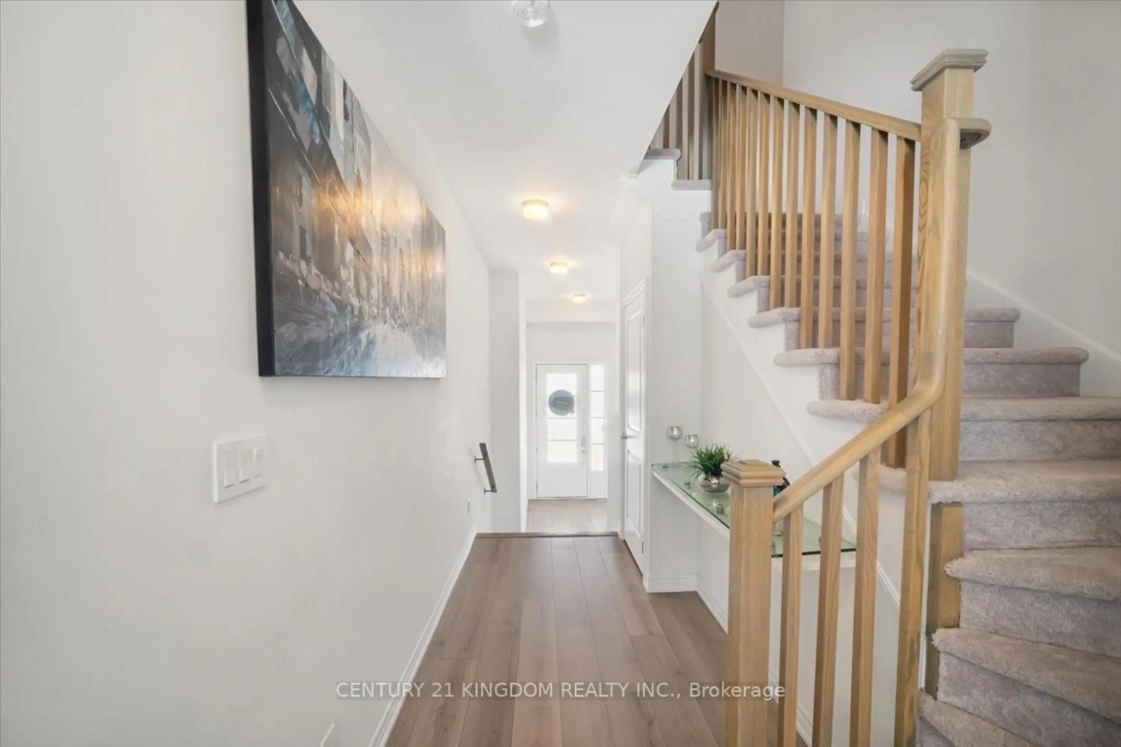 Indoor entryway for 2035 Verne Bowen Dr, Oshawa Ontario L1L 0S1