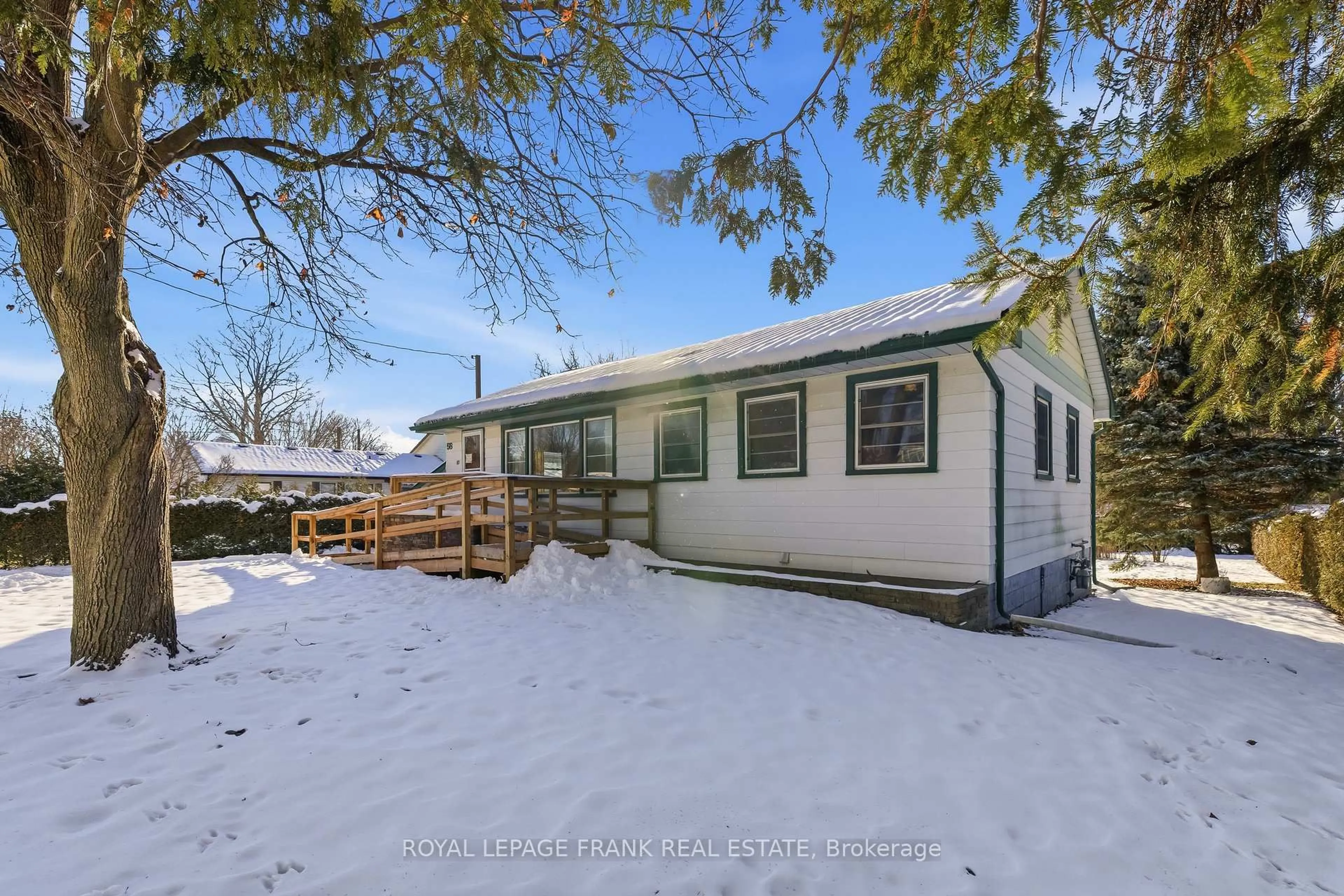 Unknown for 56 Queen St, Whitby Ontario L1M 1C4