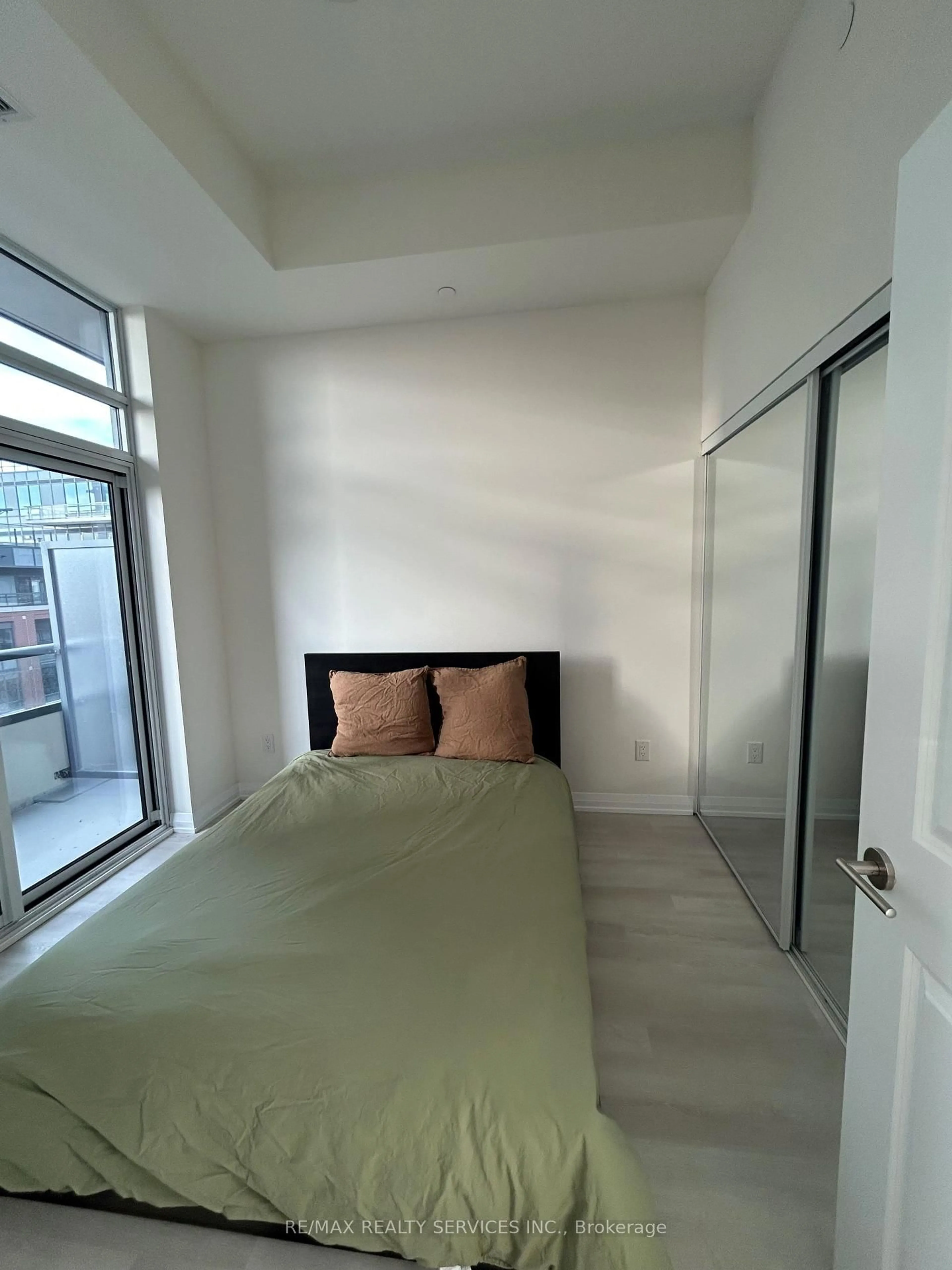 Bedroom with bed, unknown for 3270 Sheppard Ave #925, Toronto Ontario M1T 3K3