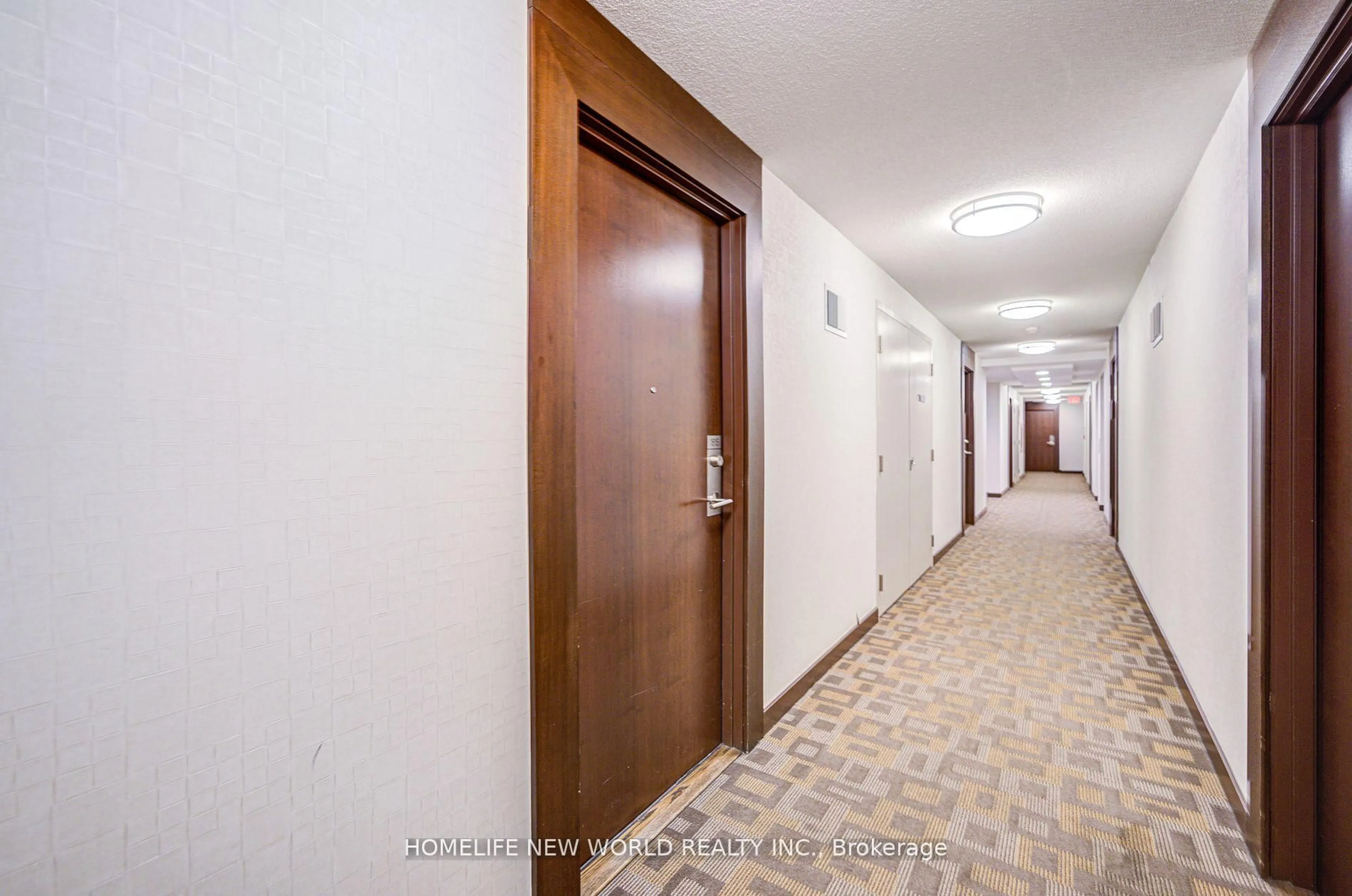 Indoor foyer for 181 Village Green Sq #1815, Toronto Ontario M1S 0K3