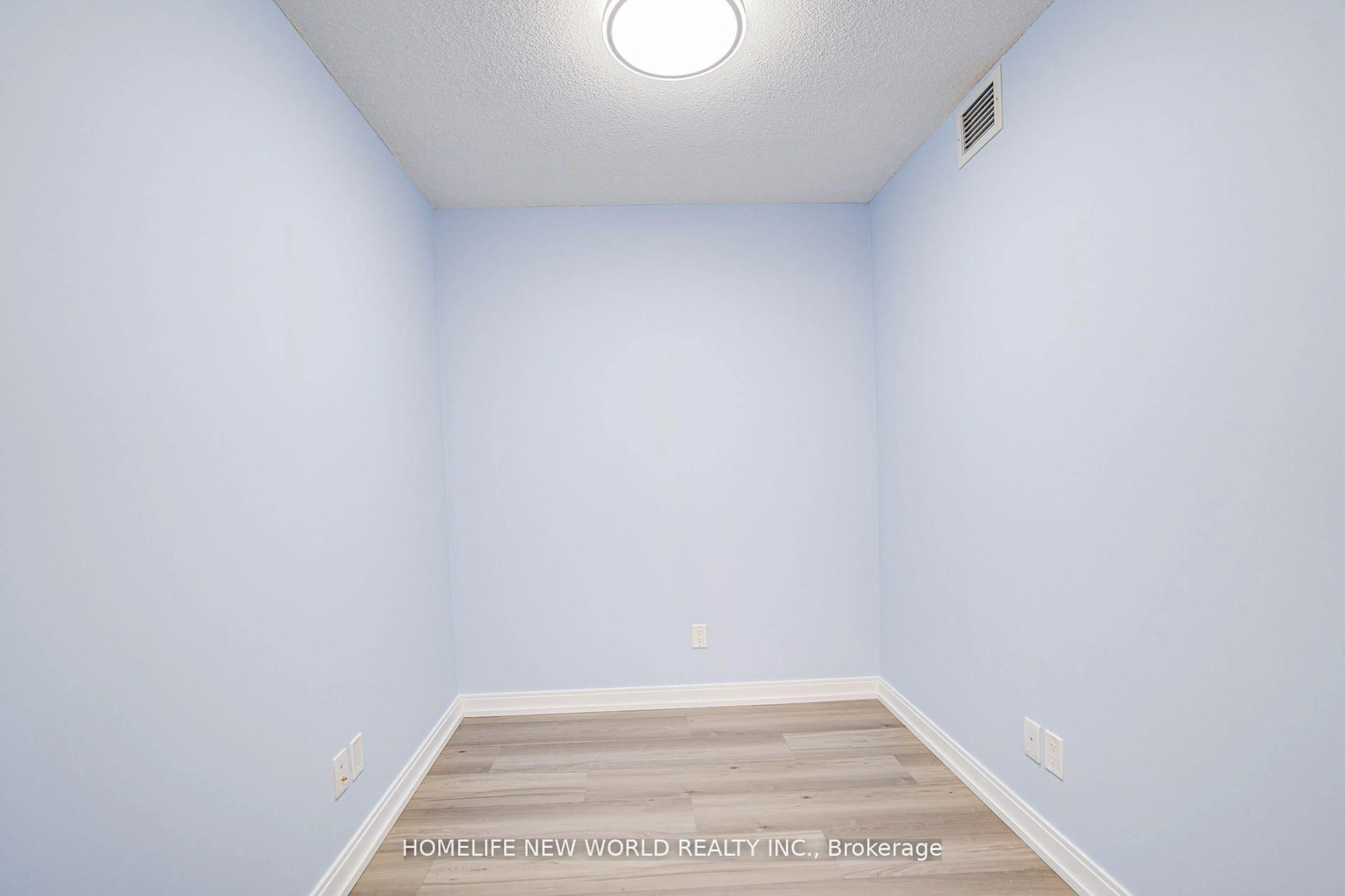 A pic of a room for 181 Village Green Sq #1815, Toronto Ontario M1S 0K3