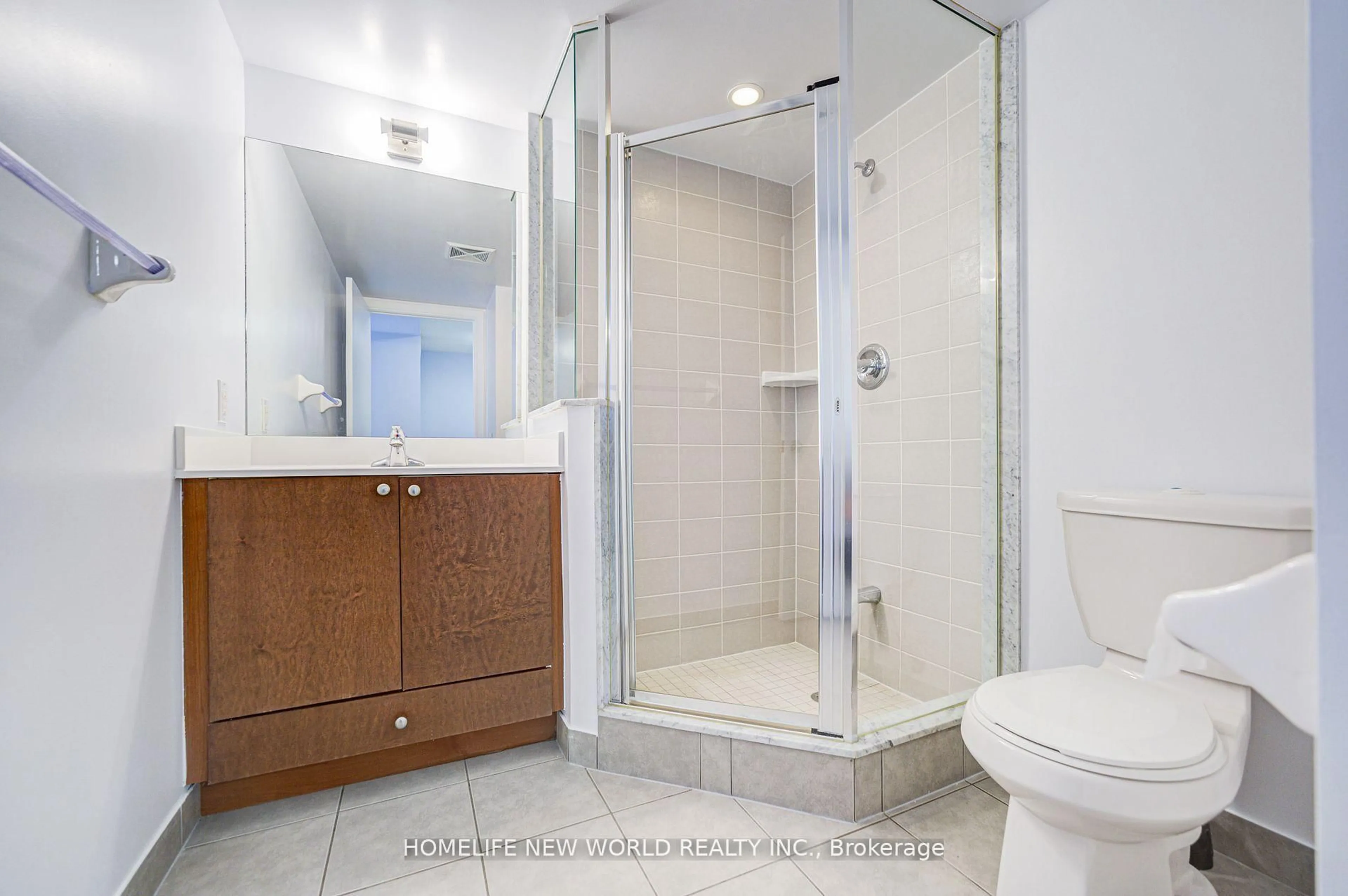 Standard bathroom, ceramic/tile floor for 181 Village Green Sq #1815, Toronto Ontario M1S 0K3