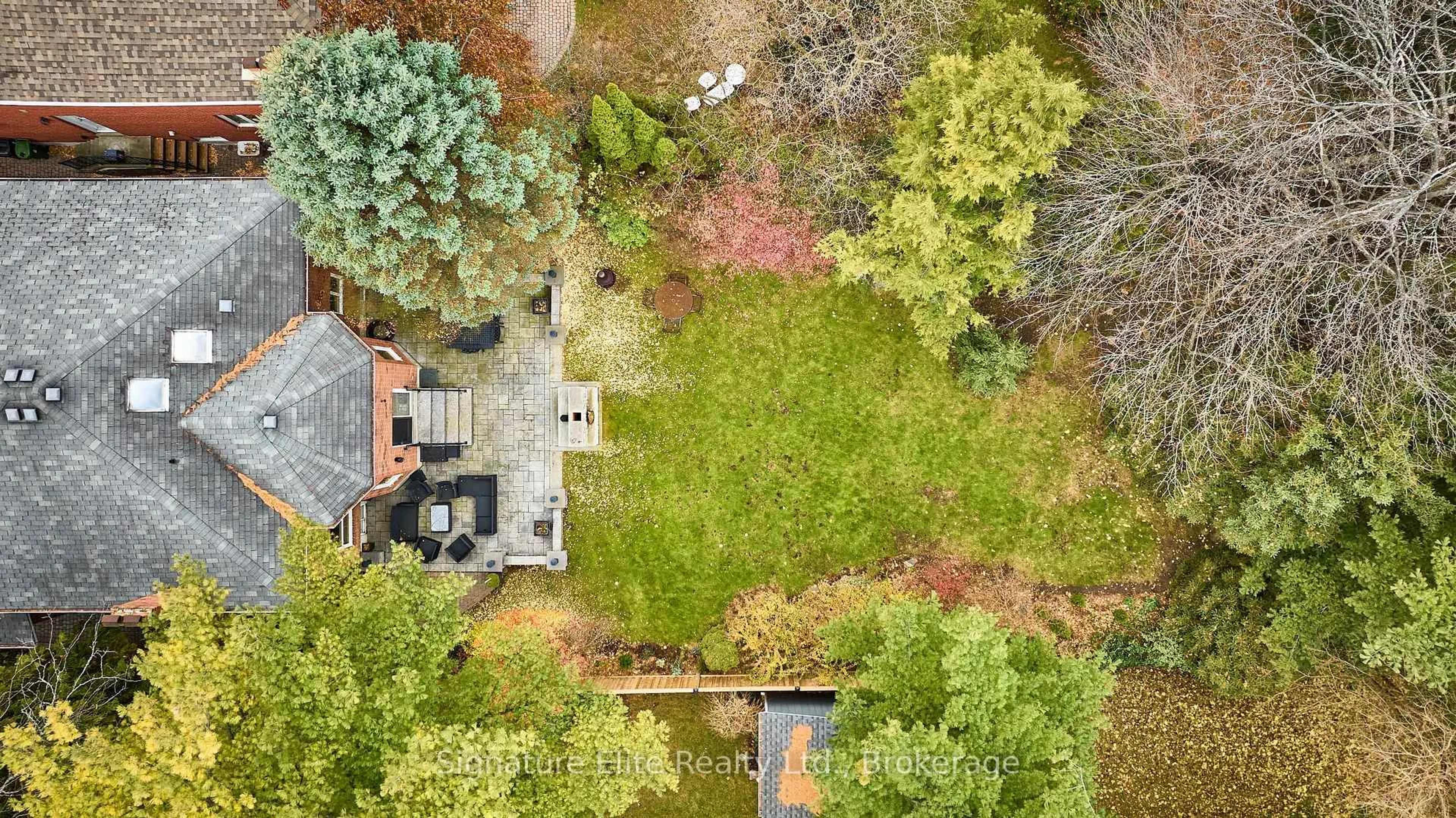 A pic from outside/outdoor area/front of a property/back of a property/a pic from drone, forest/trees view for 4 Camor Crt, Toronto Ontario M1C 4V5