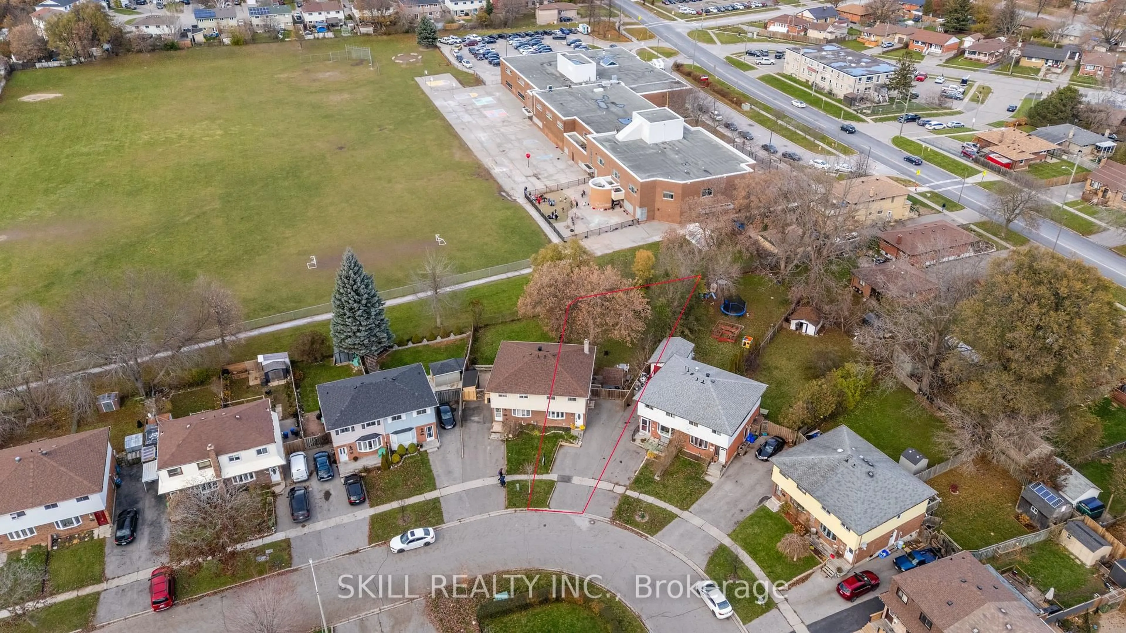 A pic from outside/outdoor area/front of a property/back of a property/a pic from drone, city buildings view from balcony for 269 Kinmount Cres, Oshawa Ontario L1J 3T8