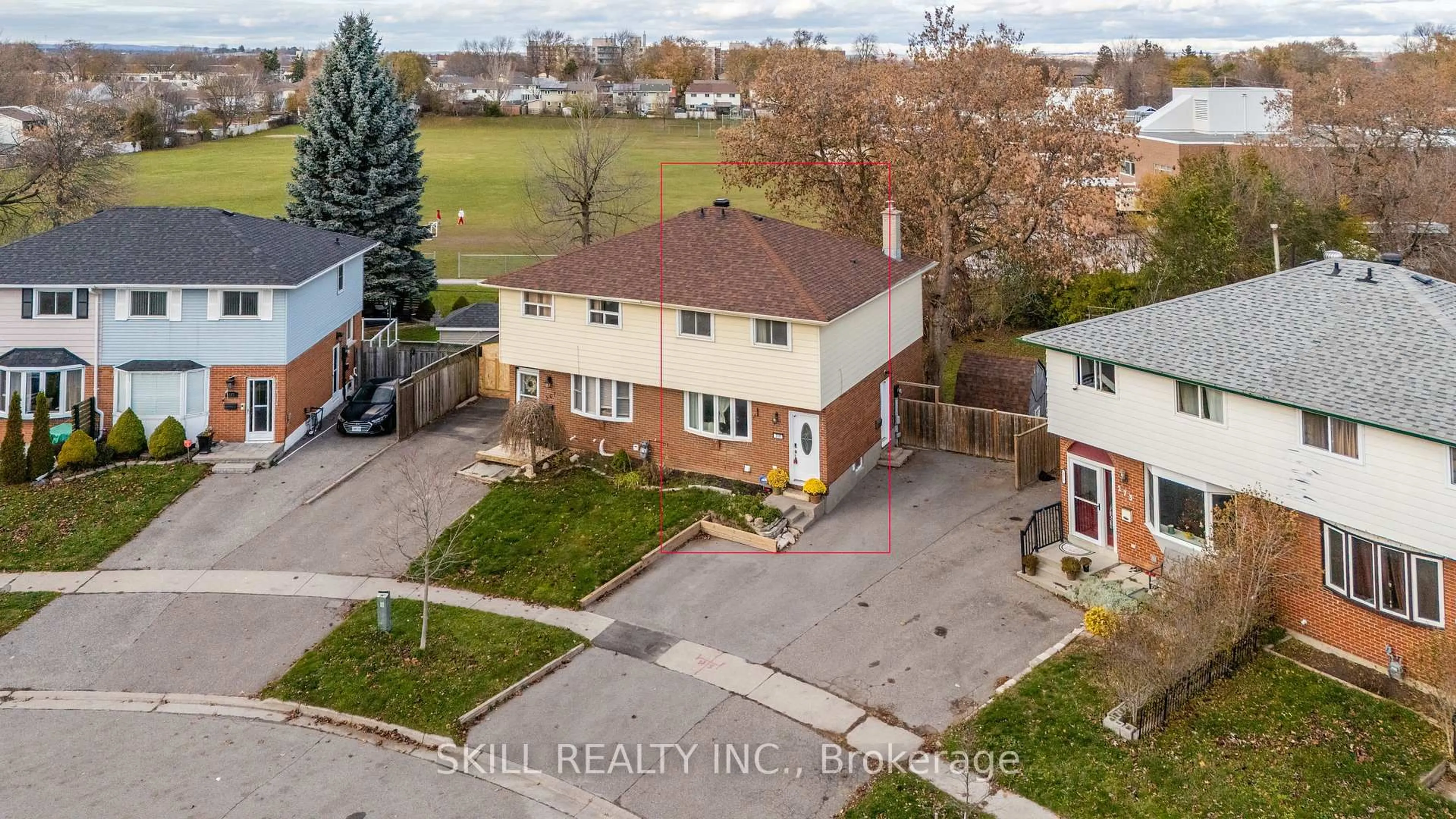 A pic from outside/outdoor area/front of a property/back of a property/a pic from drone, street for 269 Kinmount Cres, Oshawa Ontario L1J 3T8
