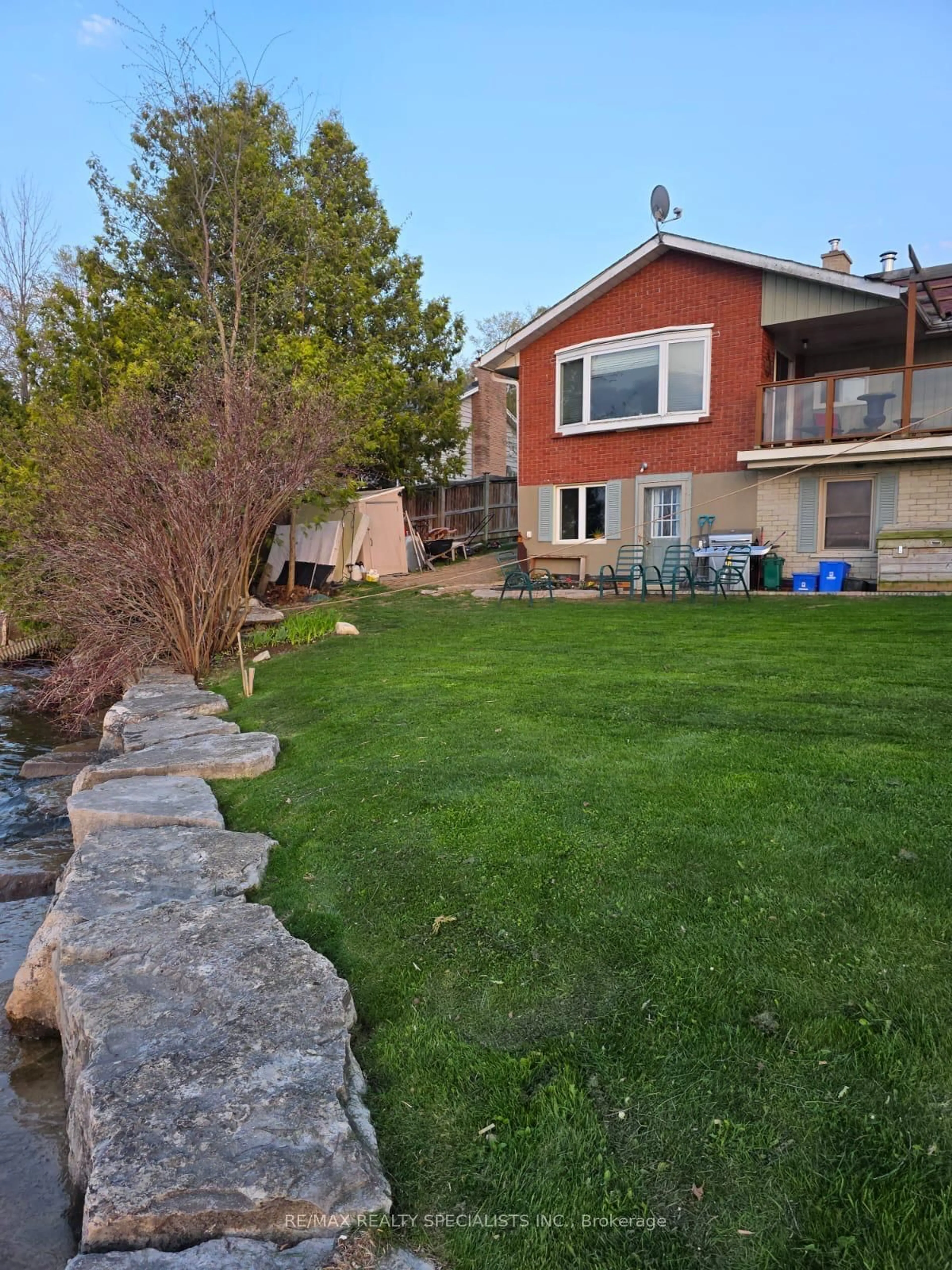 A pic from outside/outdoor area/front of a property/back of a property/a pic from drone, unknown for 520 Fralicks Beach Rd, Scugog Ontario L9L 1B6