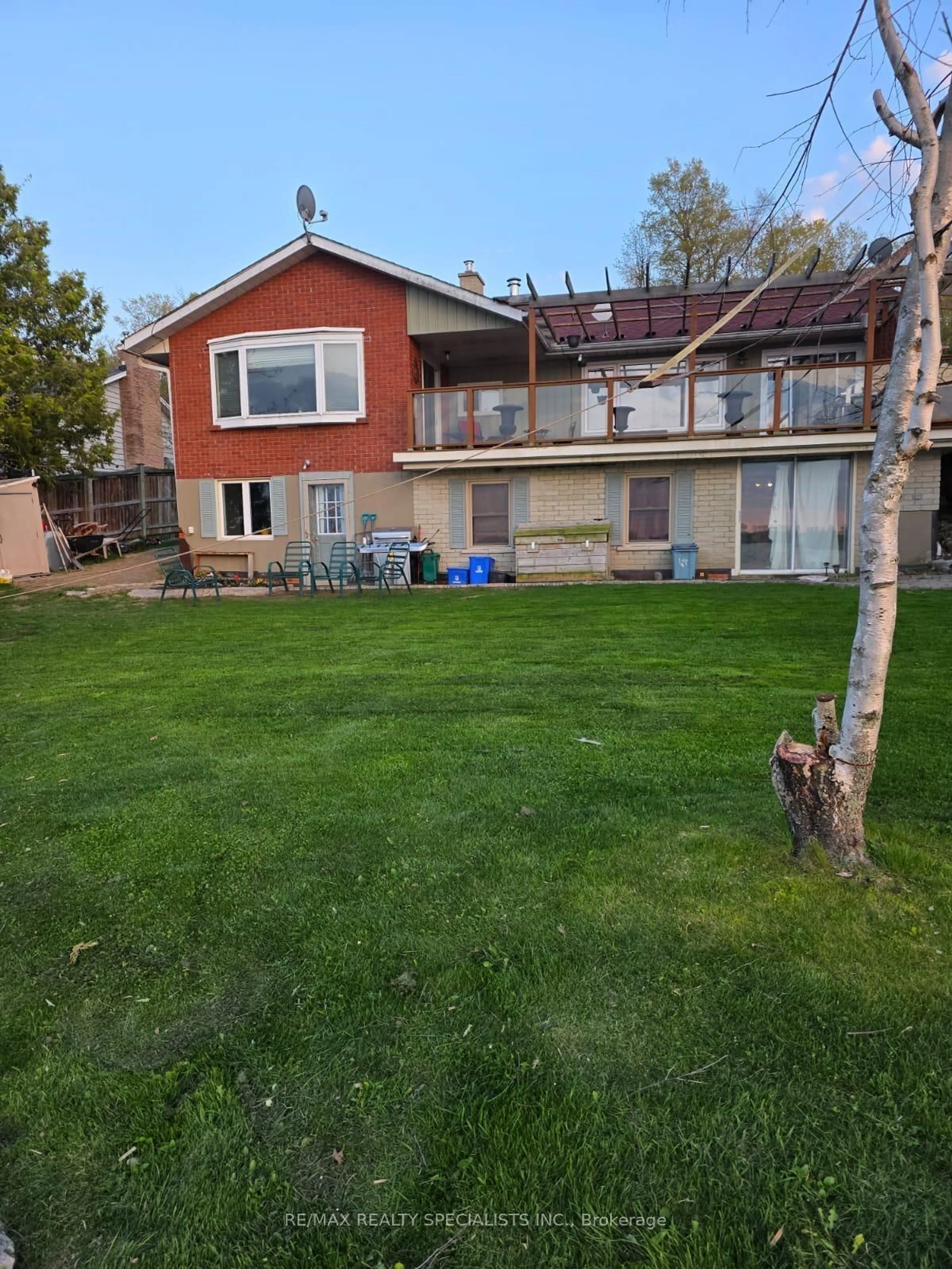 A pic from outside/outdoor area/front of a property/back of a property/a pic from drone, unknown for 520 Fralicks Beach Rd, Scugog Ontario L9L 1B6