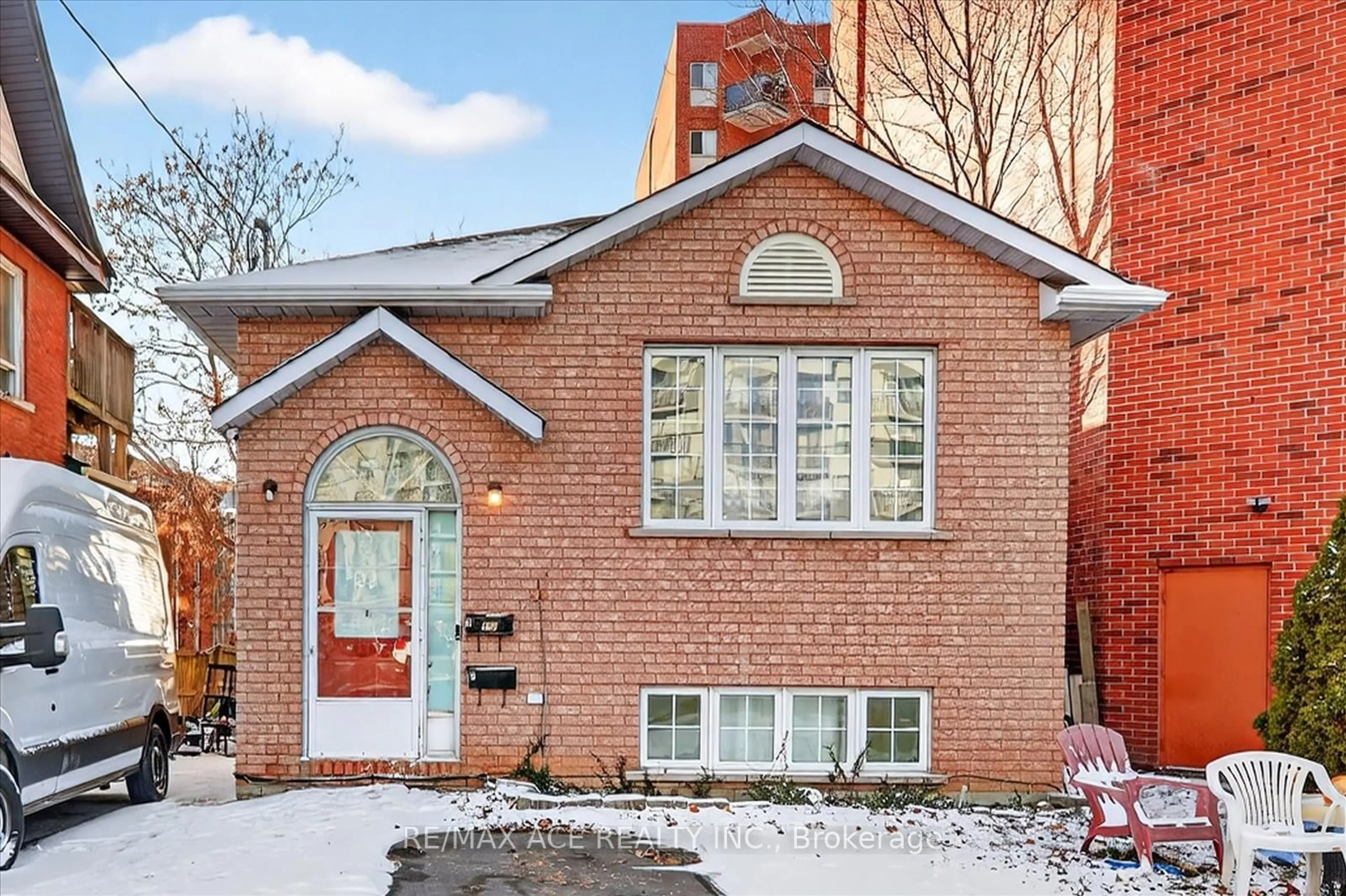 Home with brick exterior material, street for 150 Centre St, Oshawa Ontario L1H 4A4