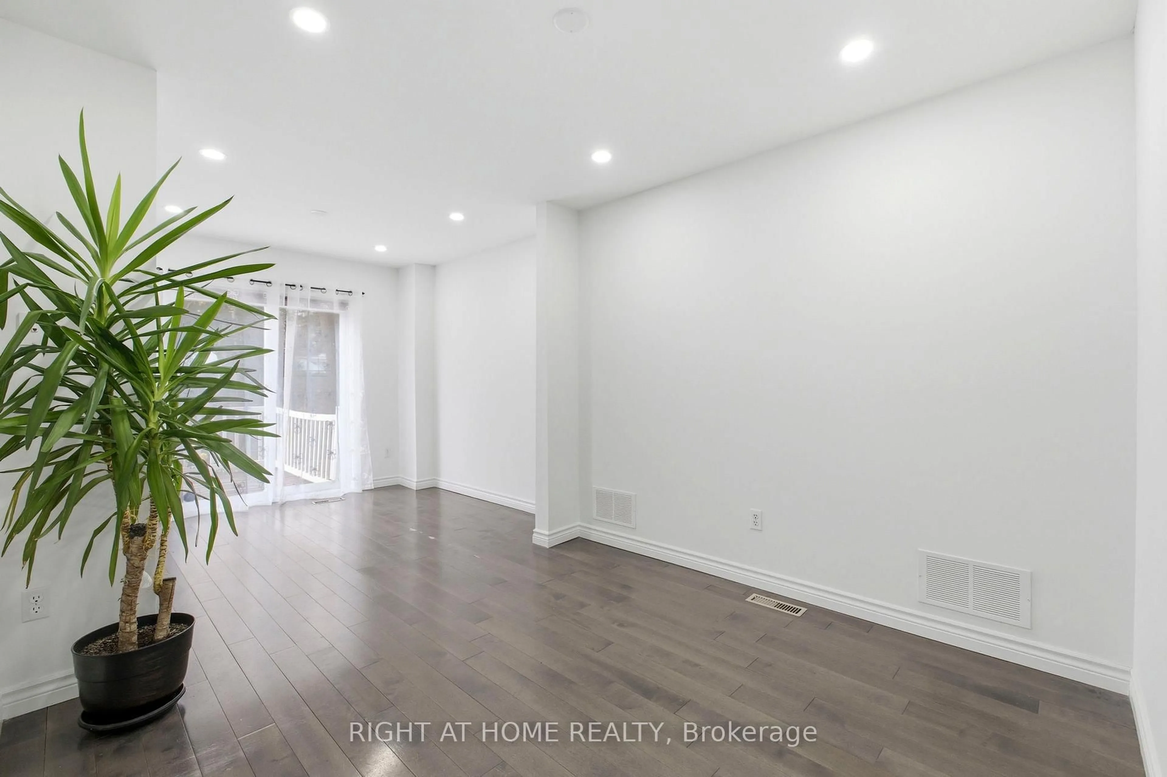 A pic of a room for 138 Homestead Rd #20, Toronto Ontario M1E 3S2