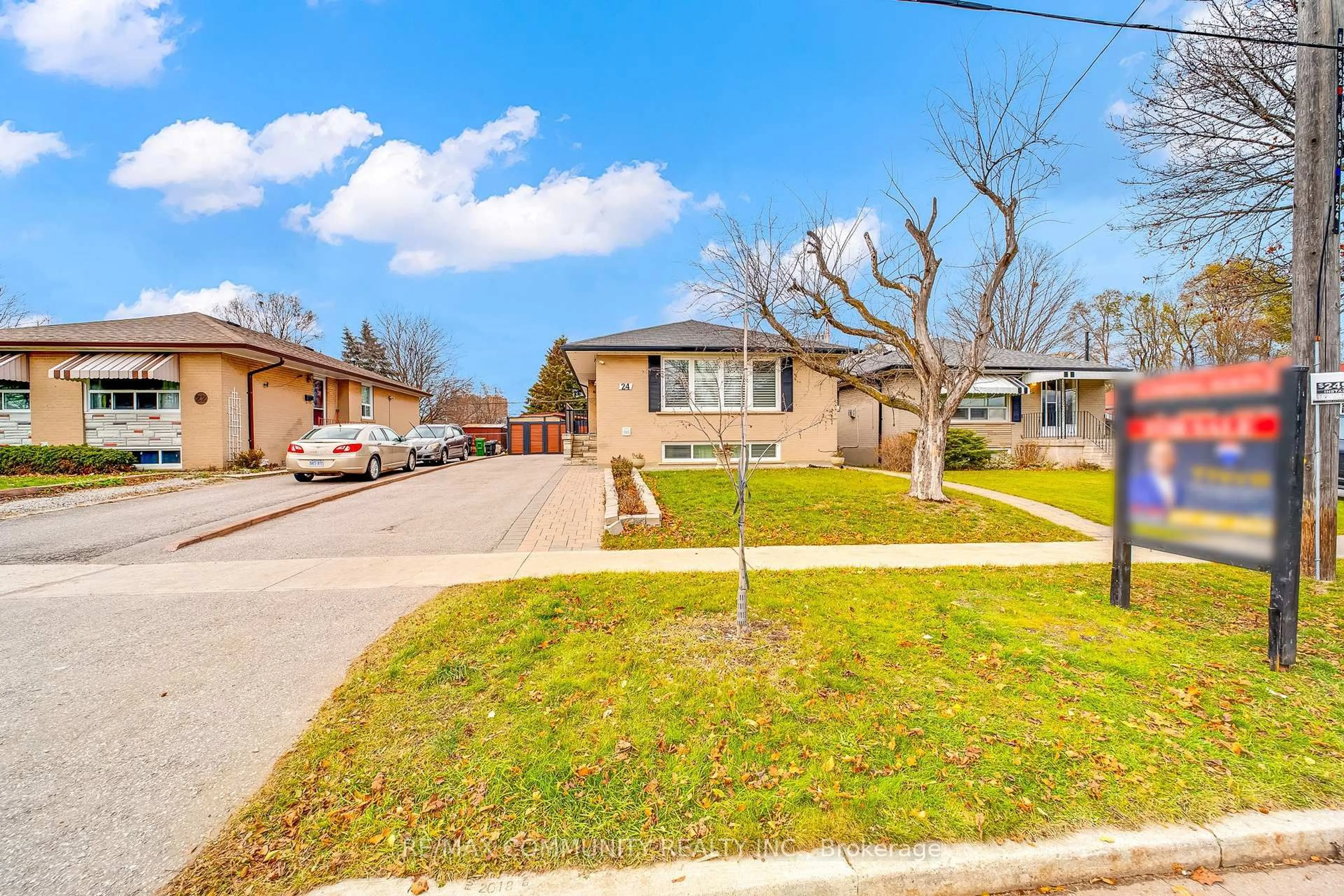 A pic from outside/outdoor area/front of a property/back of a property/a pic from drone, street for 24 Hurley Cres, Toronto Ontario M1P 4H4