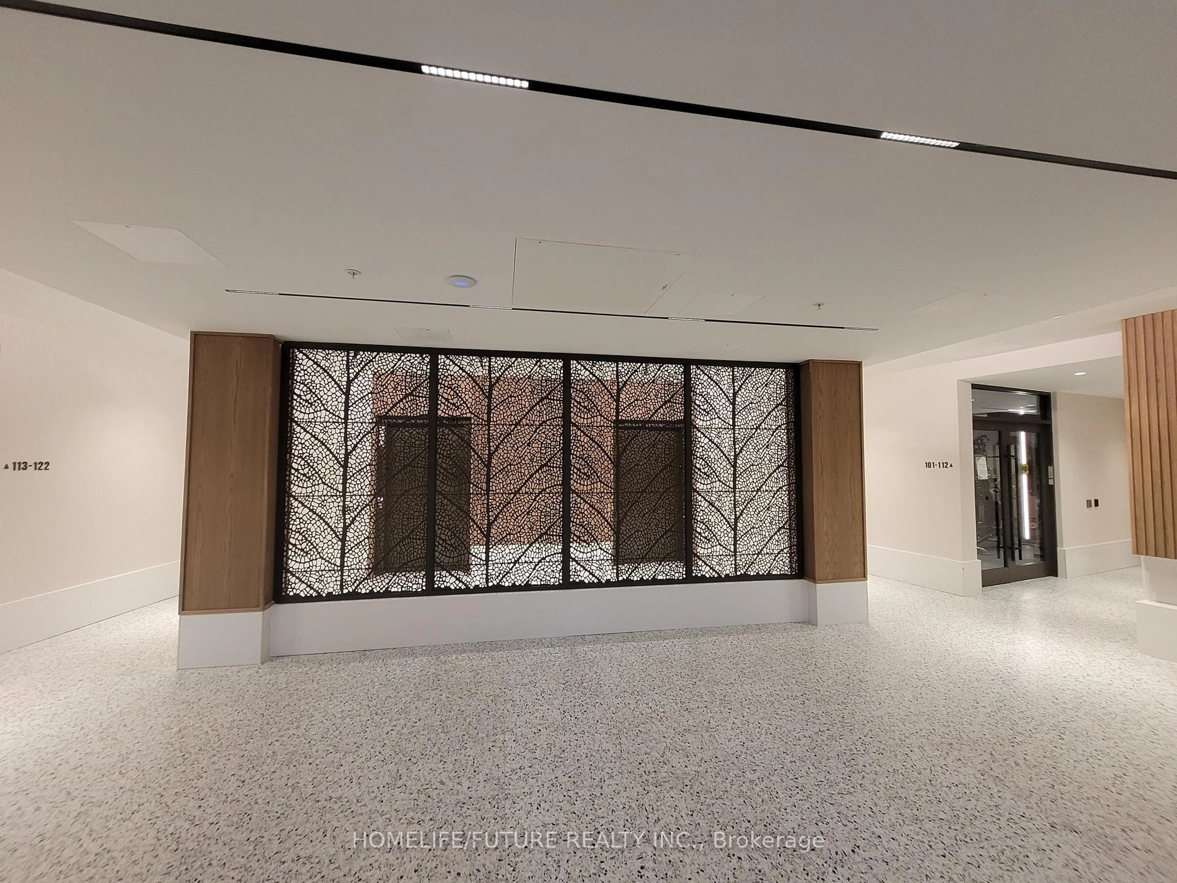 Indoor foyer for 385 Artic Red Dr #426, Oshawa Ontario L1L 0W9