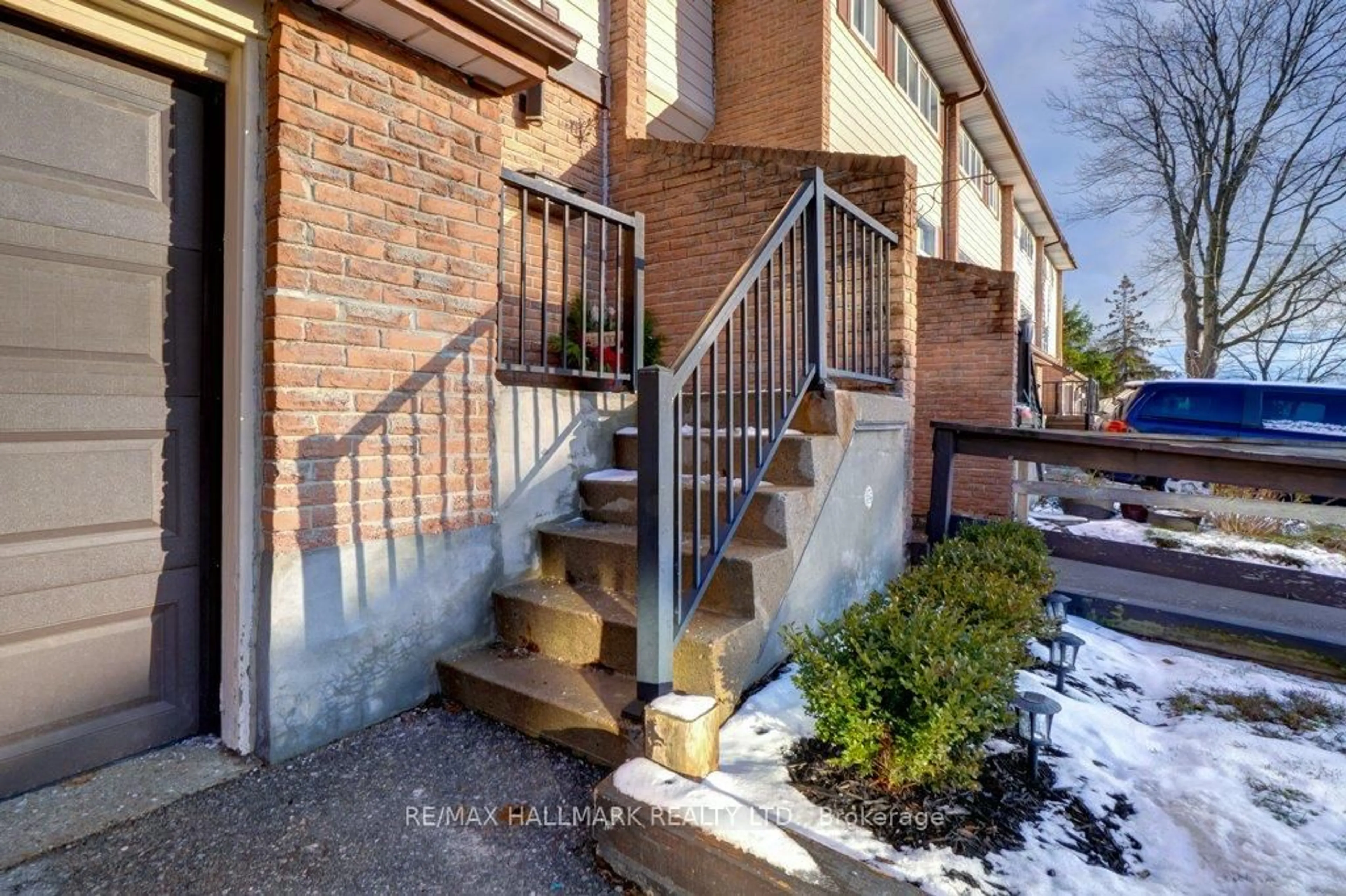 Stairs for 321 Blackthorn St #40, Oshawa Ontario L1K 1L3