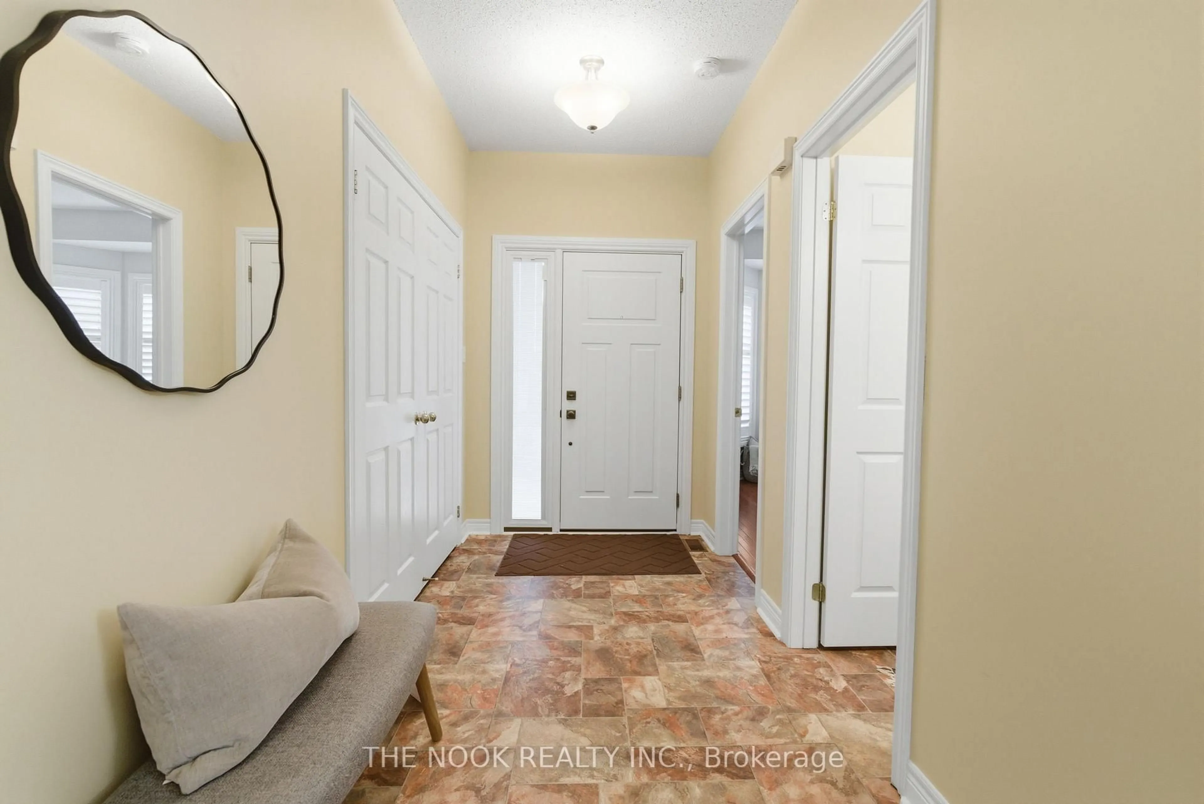 Indoor entryway for 19 Heatherelea Dr, Clarington Ontario L1B 0B1