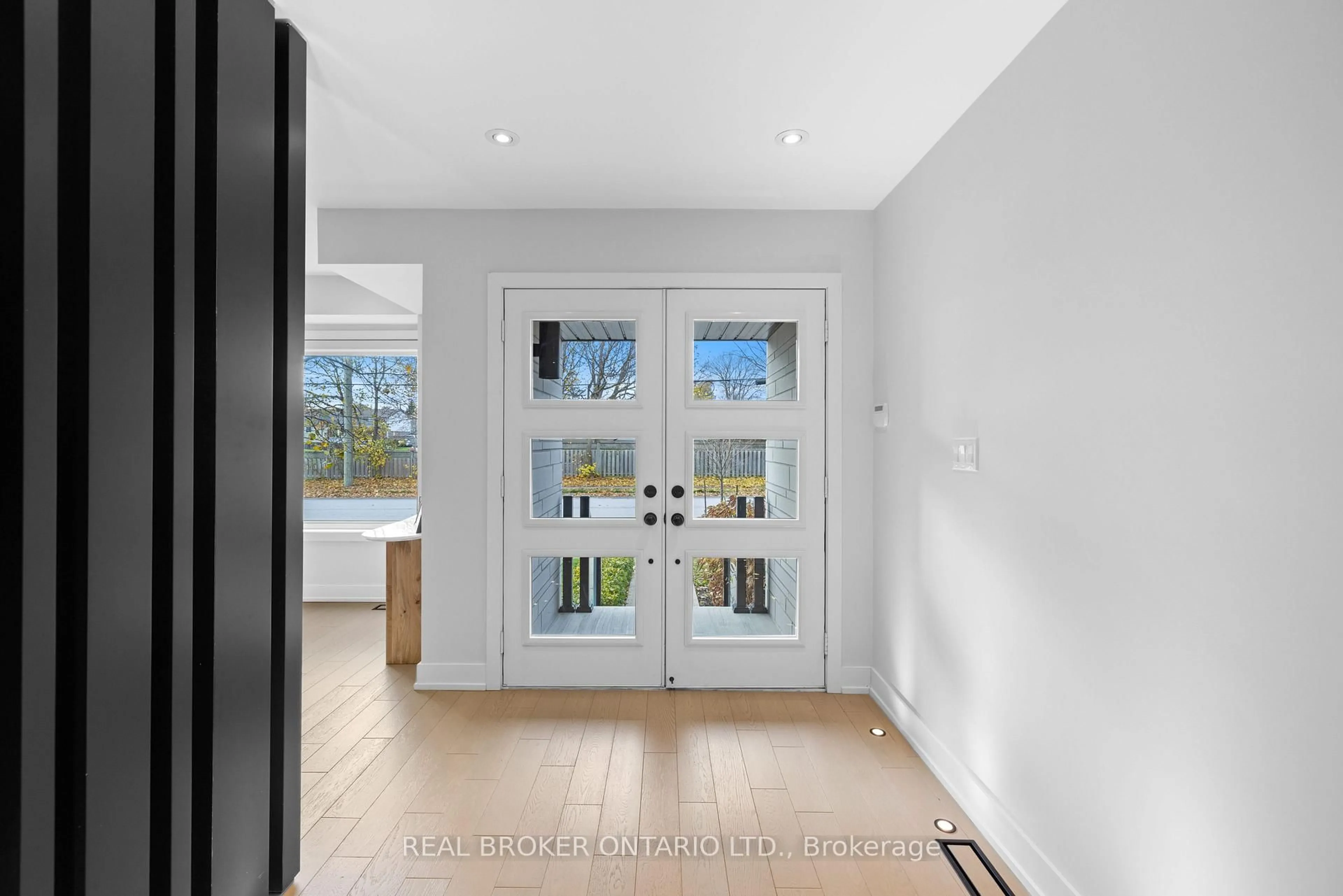 Indoor entryway for 1308 Gull Crossing, Pickering Ontario L1W 0B7