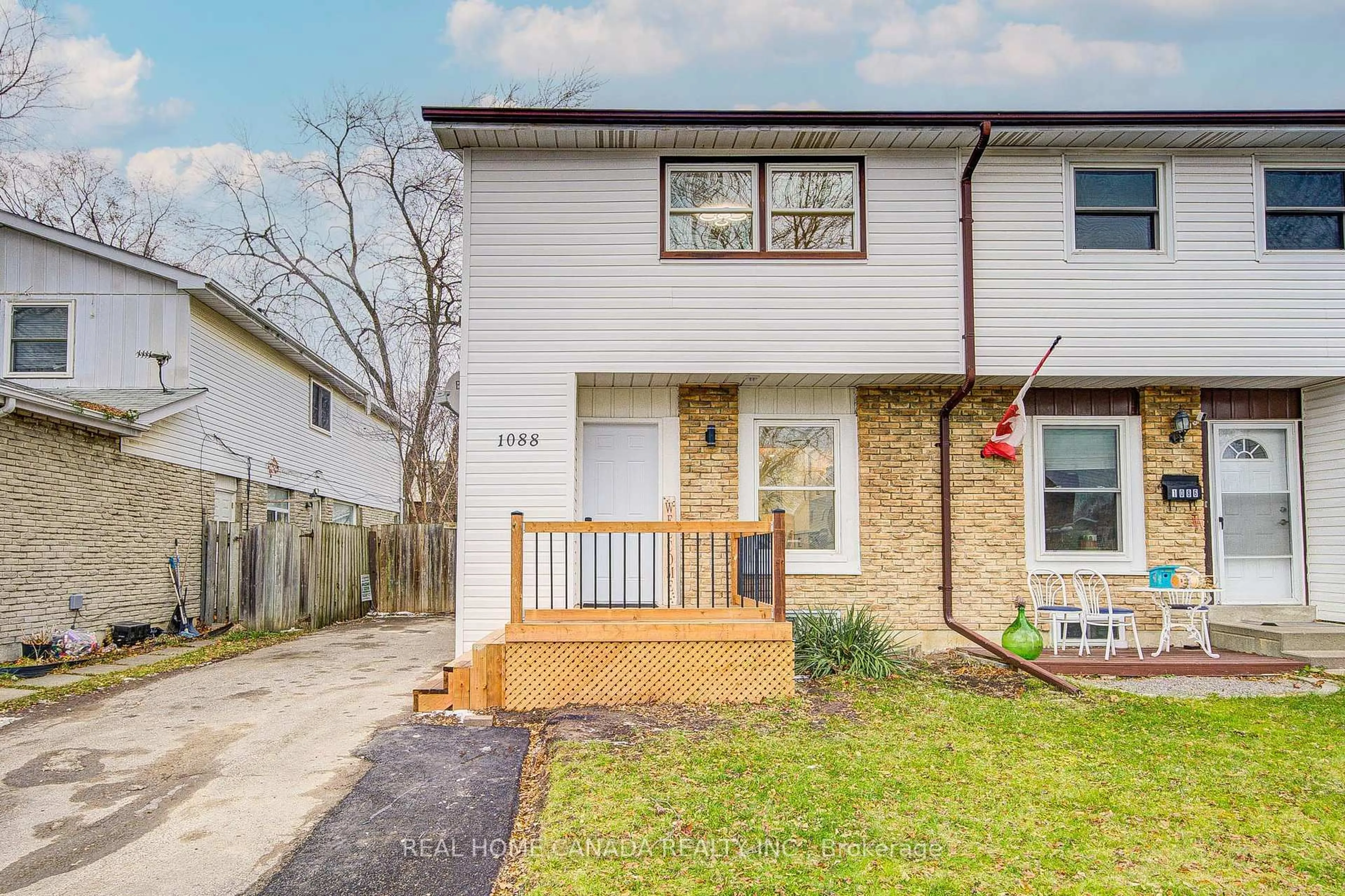 Unknown for 1088 Venus Cres, Oshawa Ontario L1J 6E4