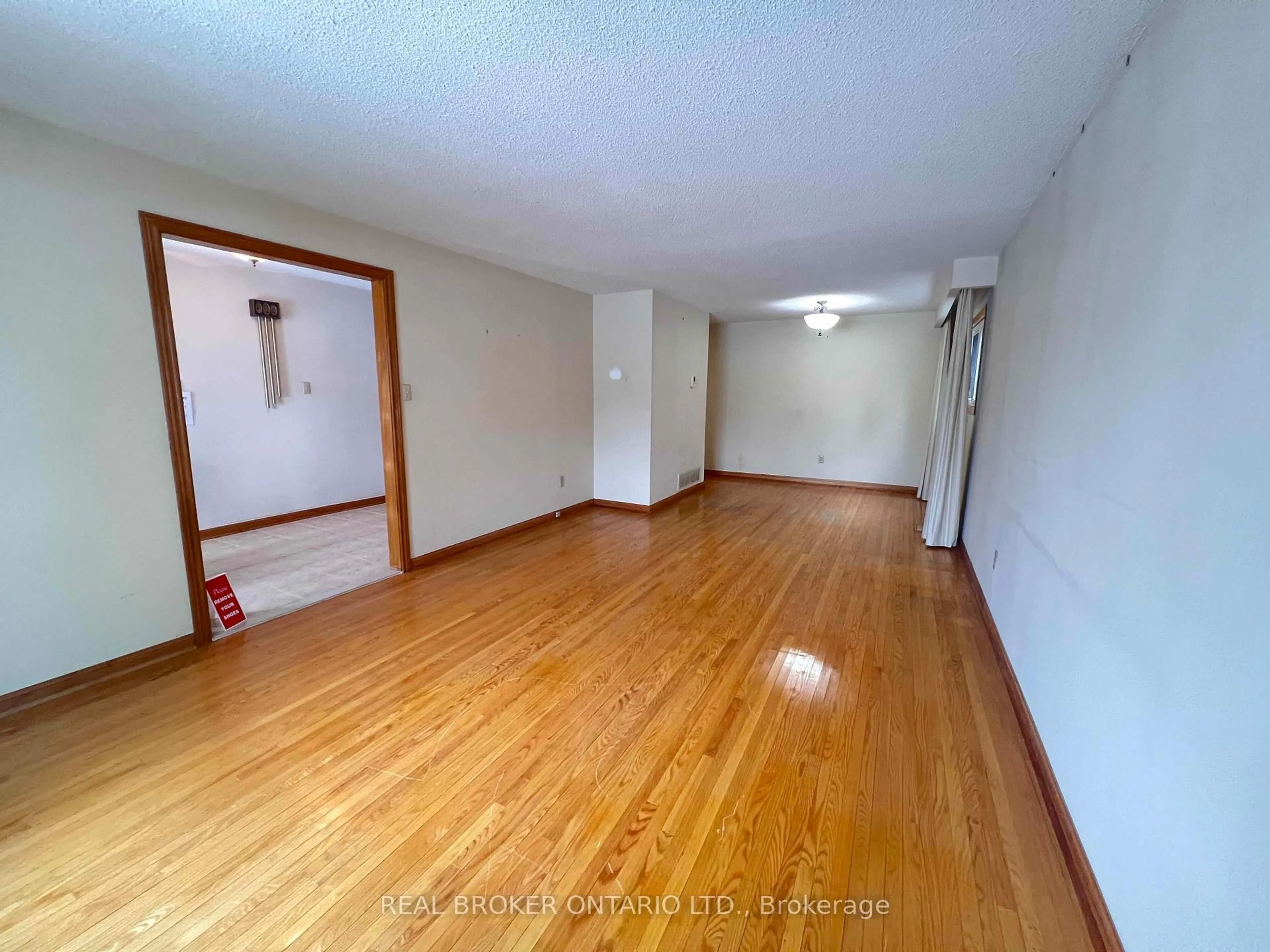 A pic of a room for 41 Cleethorpes Blvd, Toronto Ontario M1S 2S7