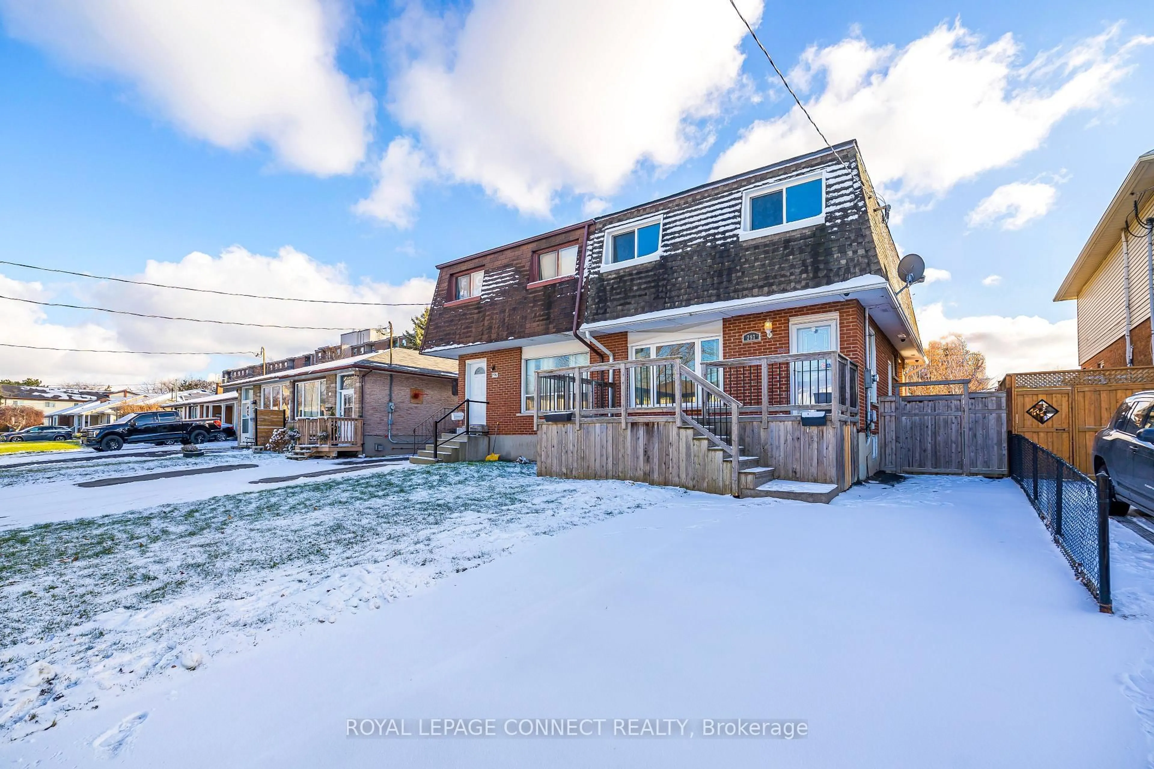 A pic from outside/outdoor area/front of a property/back of a property/a pic from drone, street for 297 Porter St, Oshawa Ontario L1J 1N3